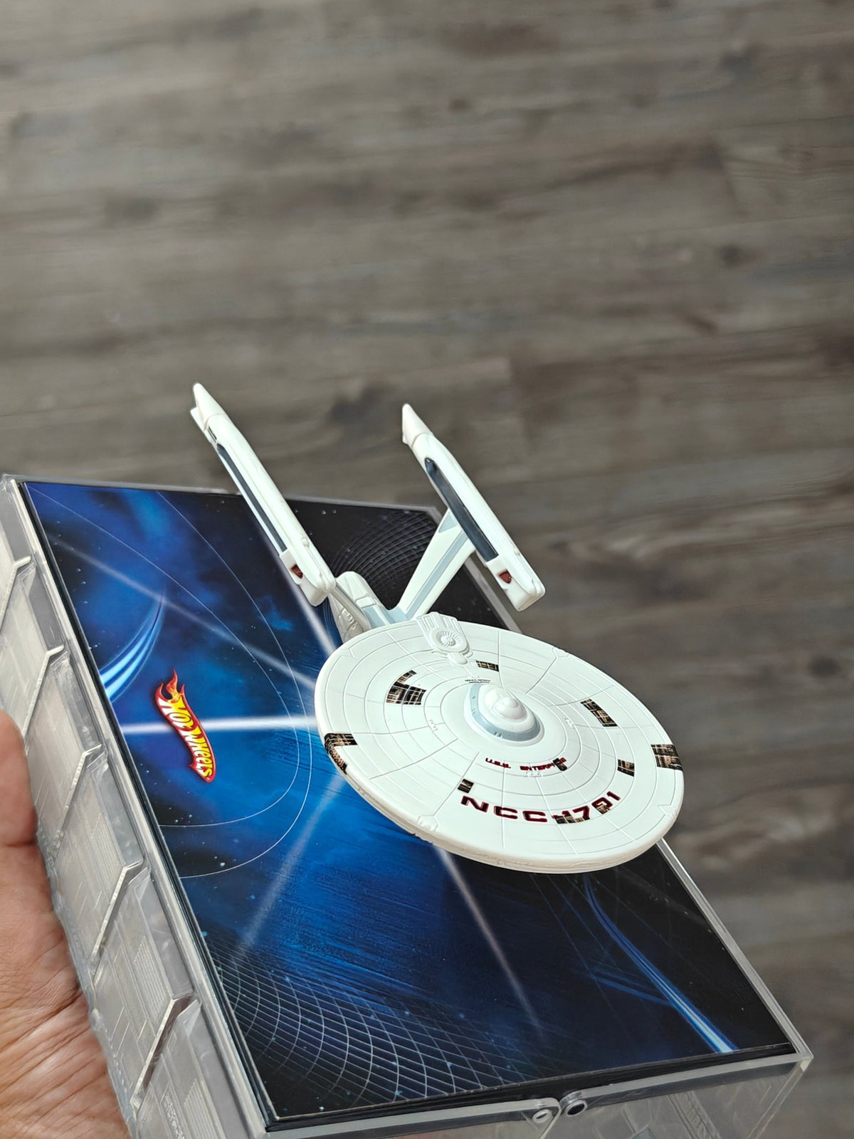 Hot Wheels 2009 San Diego Comic-Con Exclusive 'Star Trek U.S.S. Enterprise' - Kinder Logs