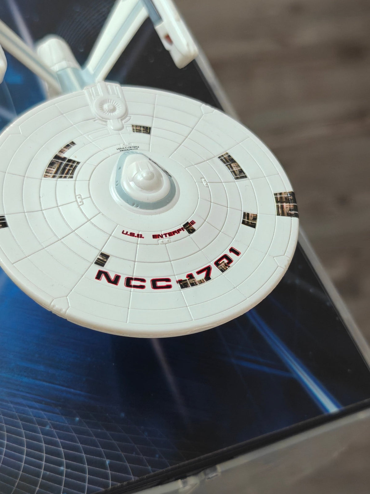 Hot Wheels 2009 San Diego Comic-Con Exclusive 'Star Trek U.S.S. Enterprise' - Kinder Logs