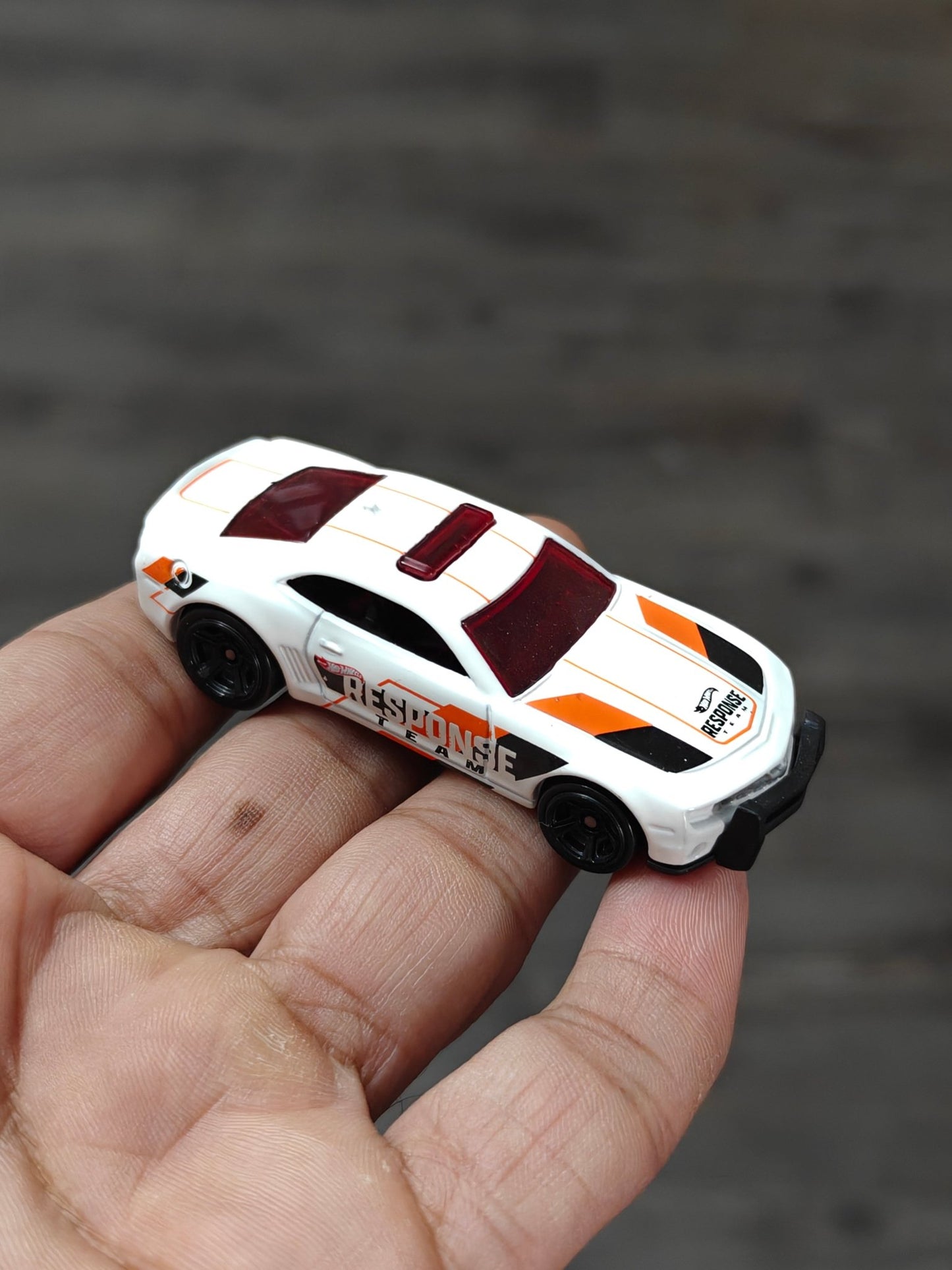 Hot Wheels 2010 Chevrolet Camaro SS - White (Uncarded - New) - Kinder Logs