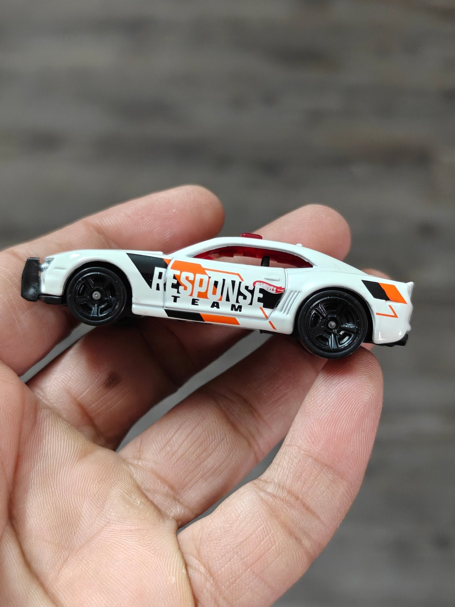 Hot Wheels 2010 Chevrolet Camaro SS - White (Uncarded - New) - Kinder Logs