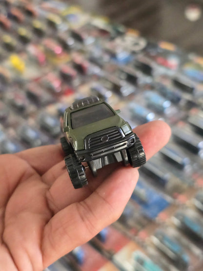 Hot Wheels 2010 Toyota Tundra Overland Edition (Uncarded) - Kinder Logs