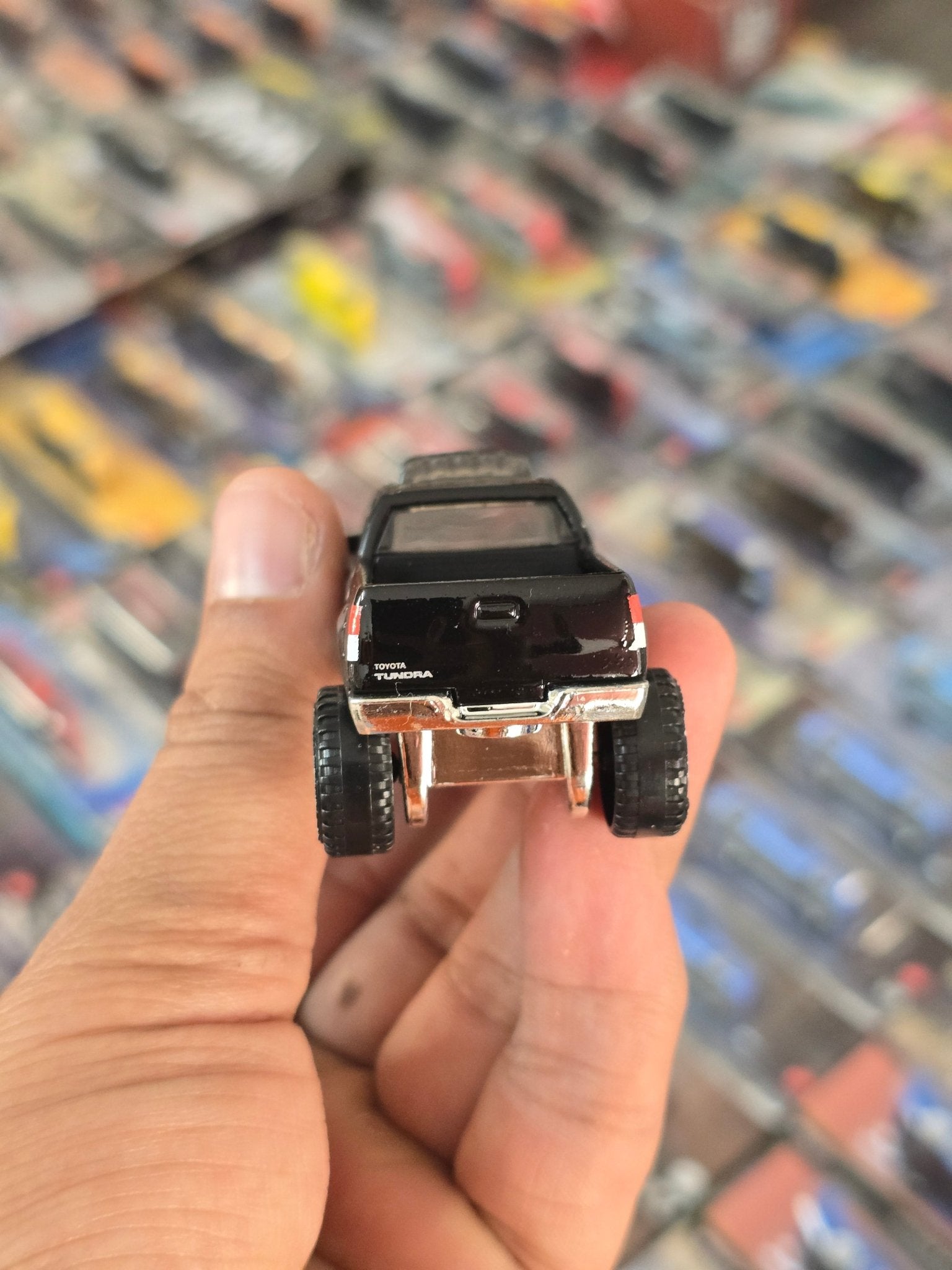 Hot Wheels 2010 Toyota Tundra - Silver Series (Uncarded) - Kinder Logs