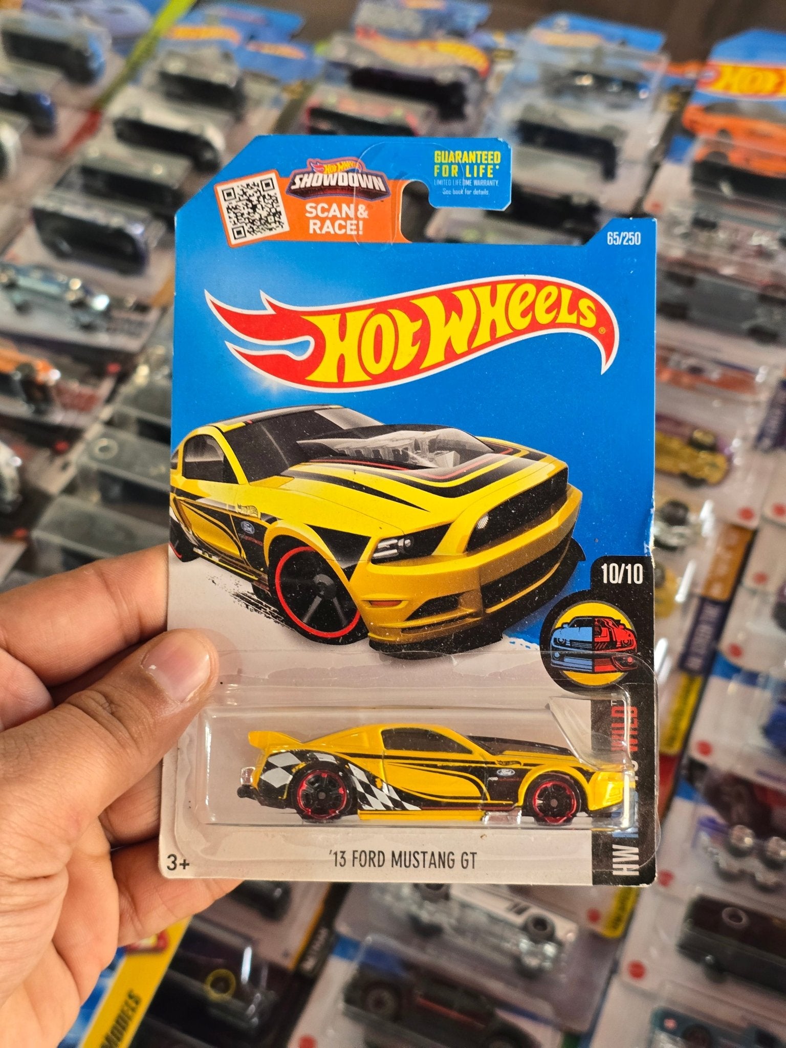 Hot Wheels 2013 Ford Mustang GT - HW Mild to Wild - Kinder Logs