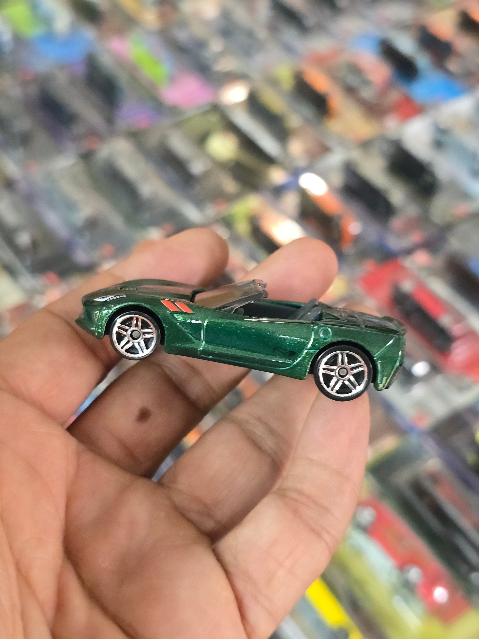 Hot Wheels 2014 Chevrolet Corvette Stingray - Green (Uncarded) - Kinder Logs