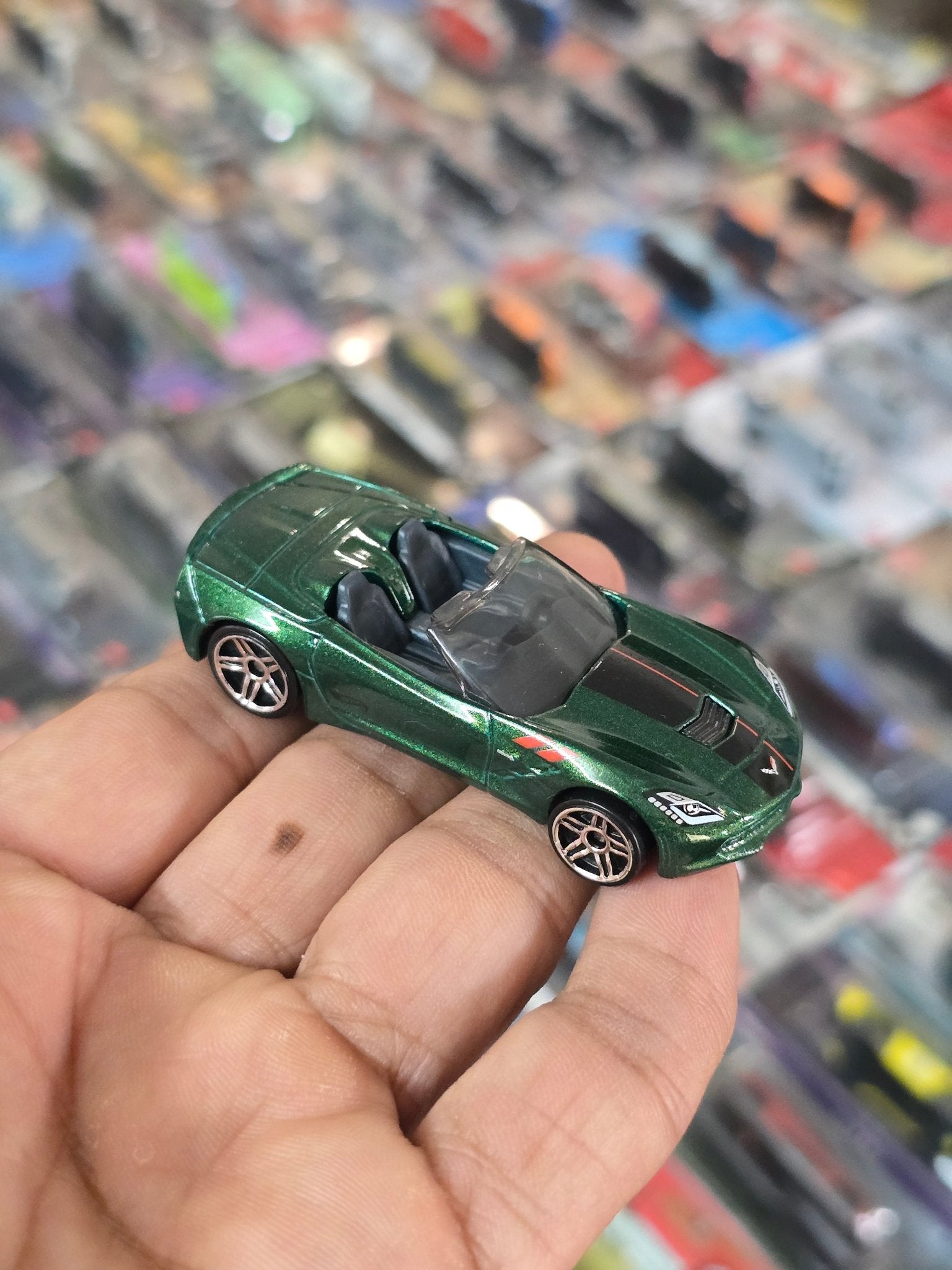 Hot Wheels 2014 Chevrolet Corvette Stingray - Green (Uncarded) - Kinder Logs