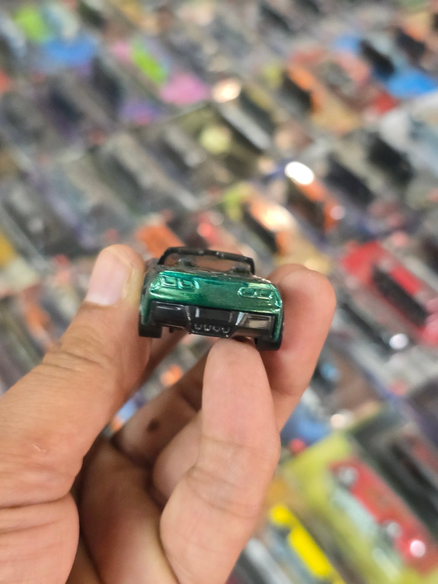 Hot Wheels 2014 Chevrolet Corvette Stingray - Green (Uncarded) - Kinder Logs