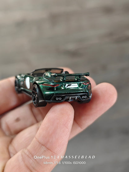Hot Wheels 2015 Jaguar F - Type Project 7 - Forza (Uncarded - New) - Kinder Logs