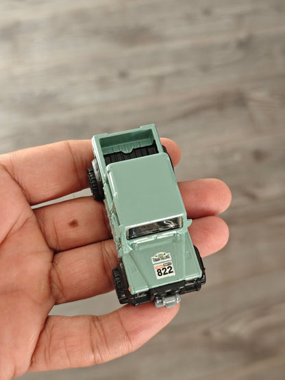 Hot Wheels 2015 Land Rover Defender Double Cab - Green (Uncarded - New) - Kinder Logs