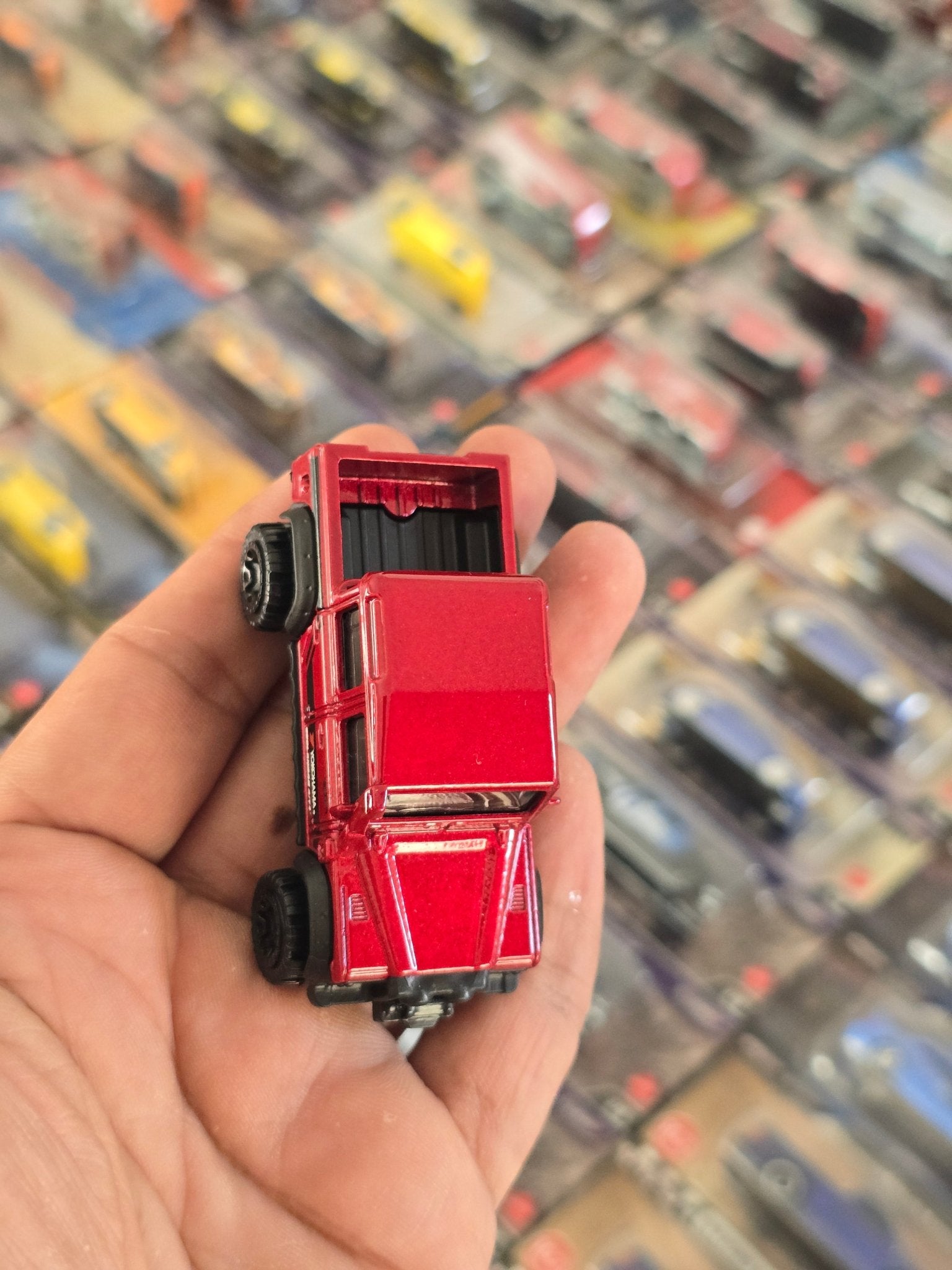 Hot Wheels 2015 Land Rover Defender Double Cab - Red (Uncarded) - Kinder Logs