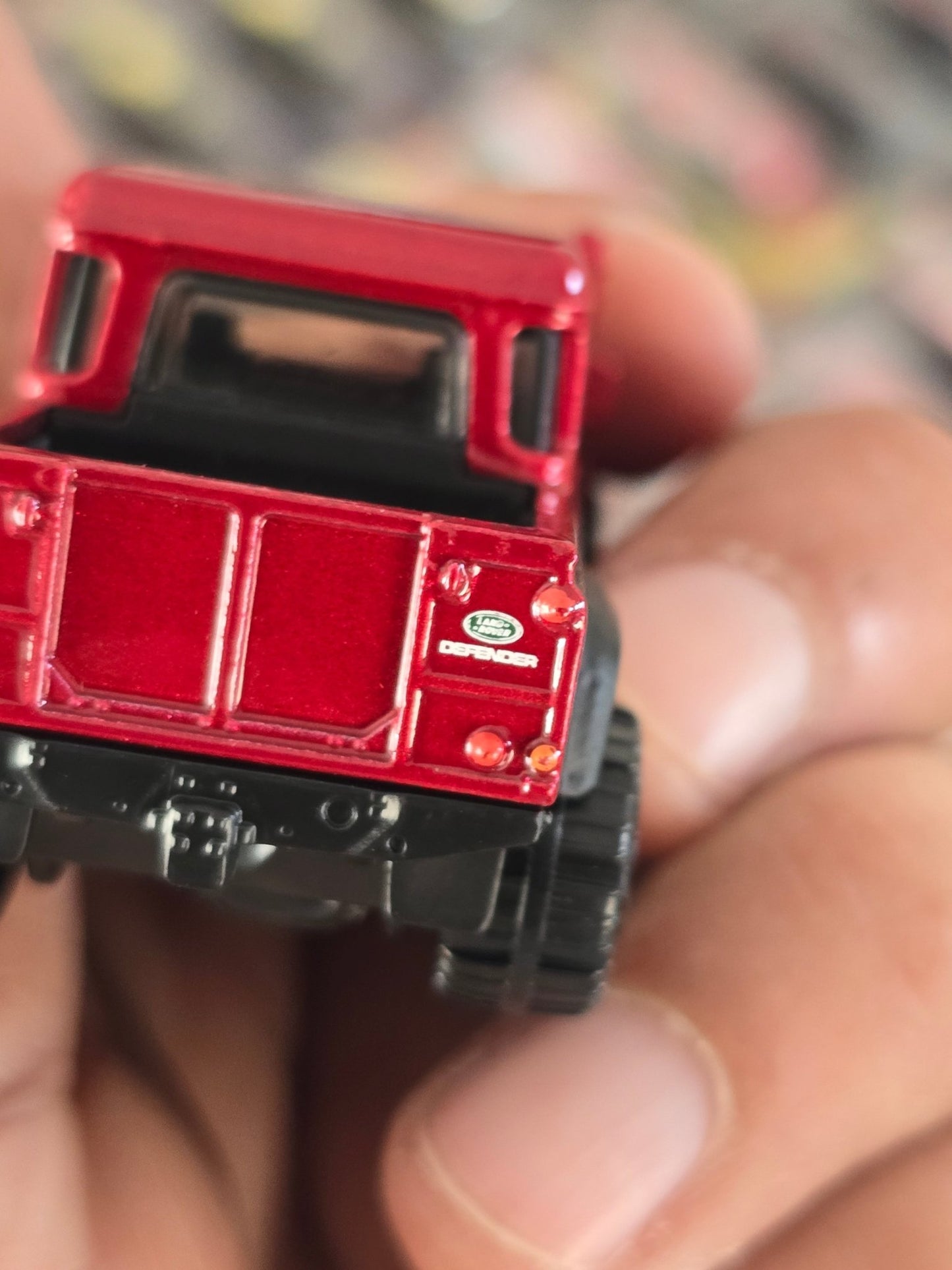 Hot Wheels 2015 Land Rover Defender Double Cab - Red (Uncarded) - Kinder Logs