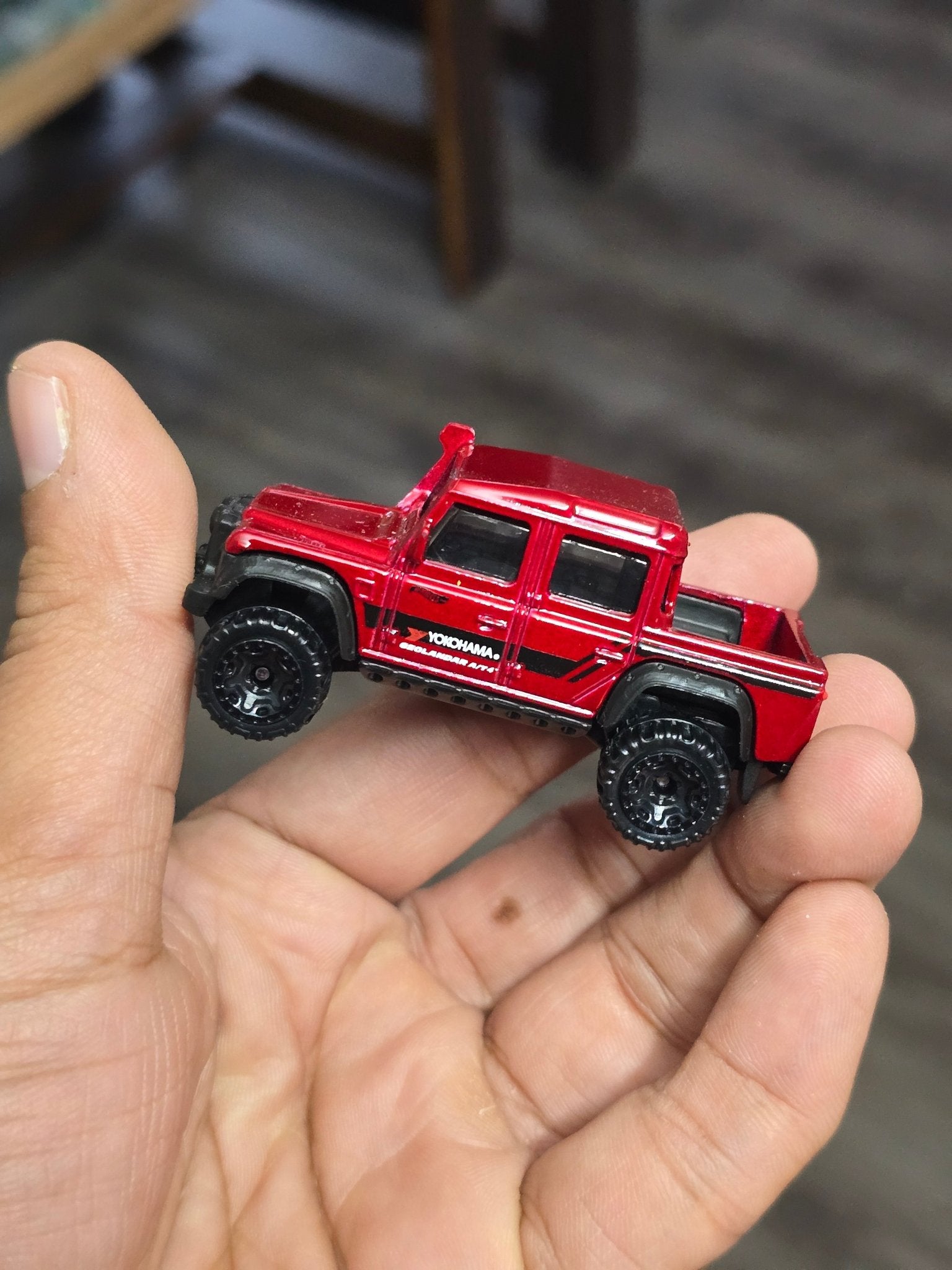 Hot Wheels 2015 Land Rover Defender Double Cab - Red (Uncarded - New) - Kinder Logs