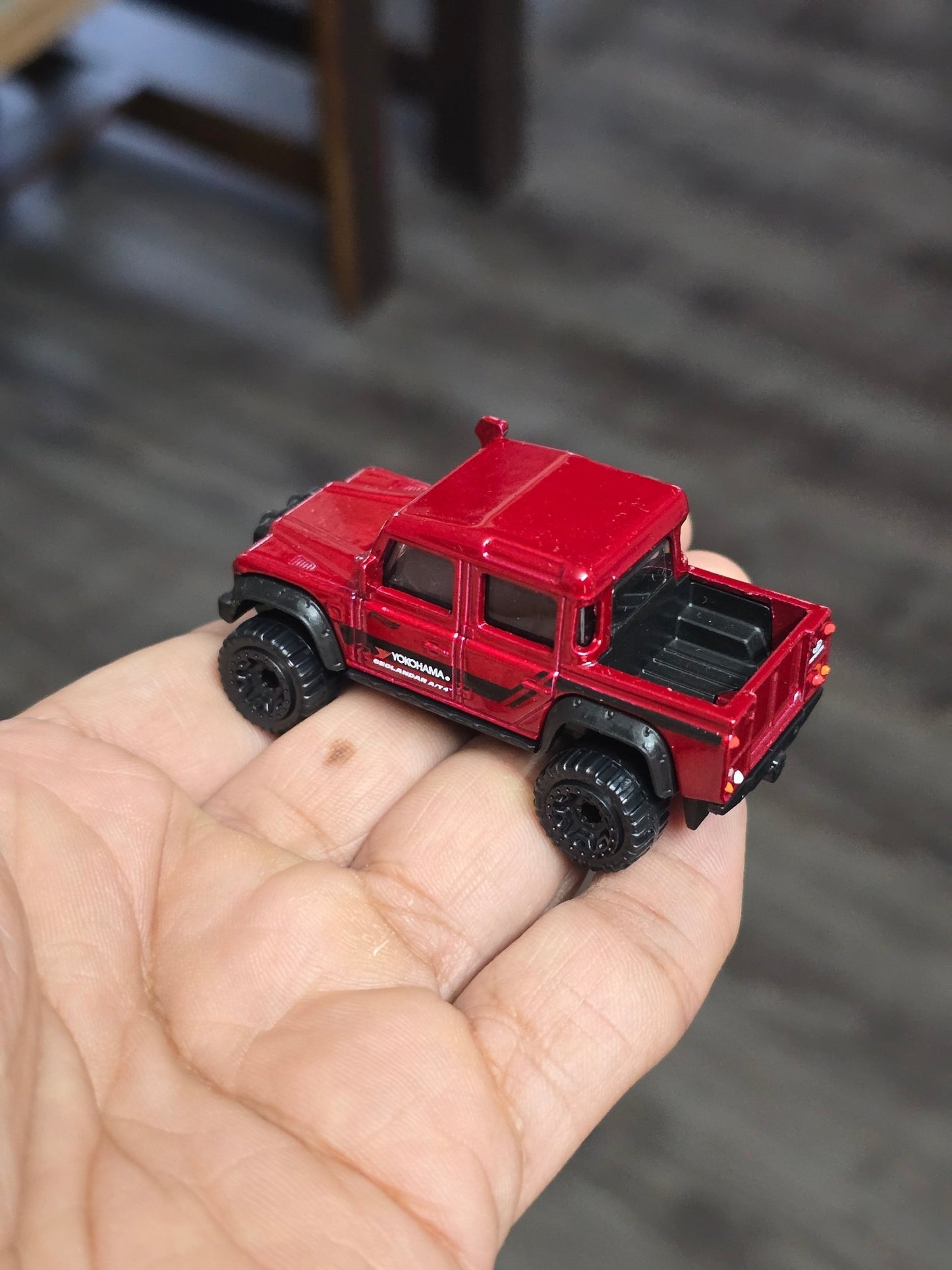 Hot Wheels 2015 Land Rover Defender Double Cab - Red (Uncarded - New) - Kinder Logs