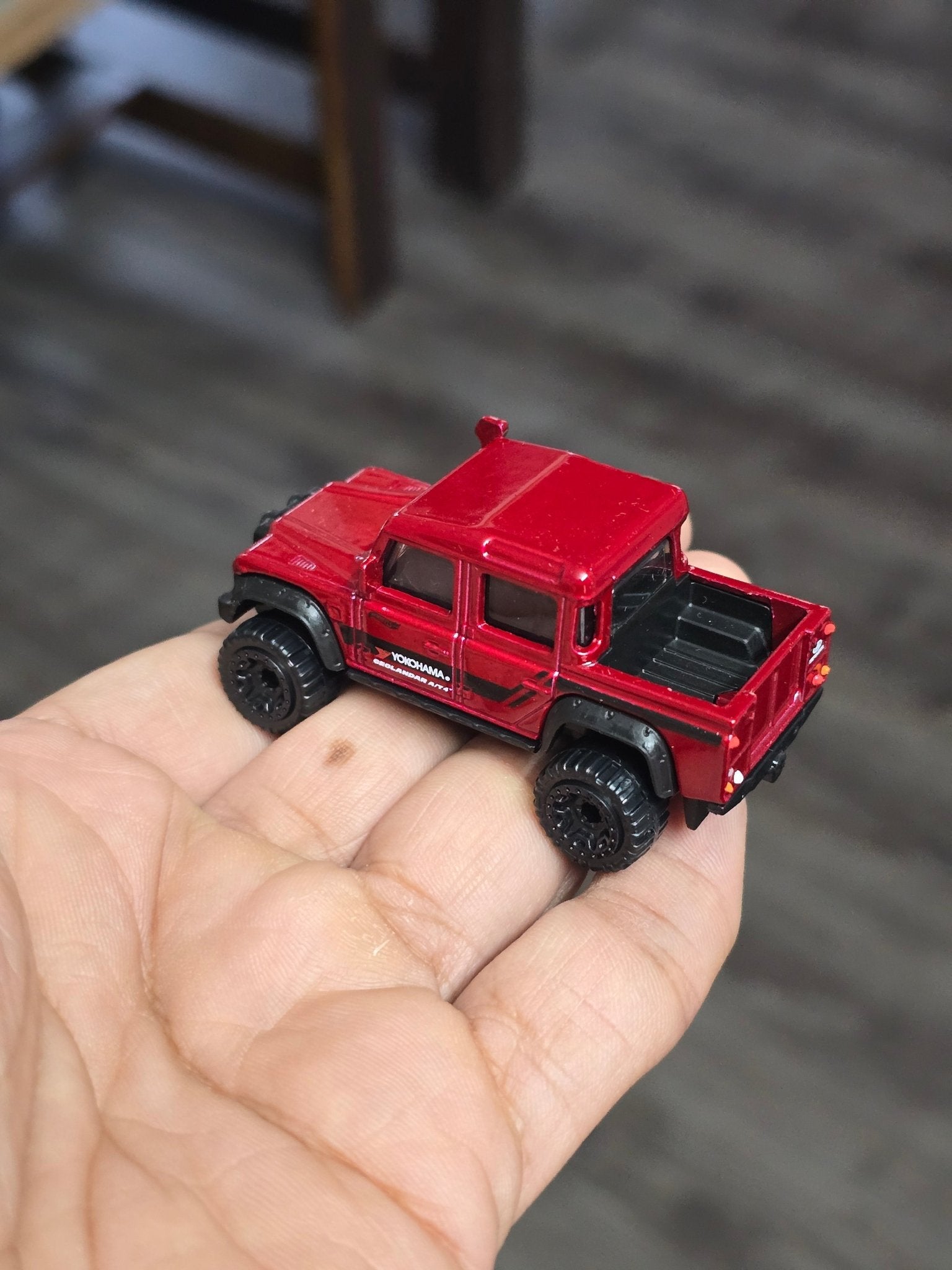 Hot Wheels 2015 Land Rover Defender Double Cab - Red (Uncarded - New) - Kinder Logs