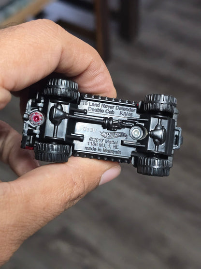 Hot Wheels 2015 Land Rover Defender Double Cab - Red (Uncarded - New) - Kinder Logs