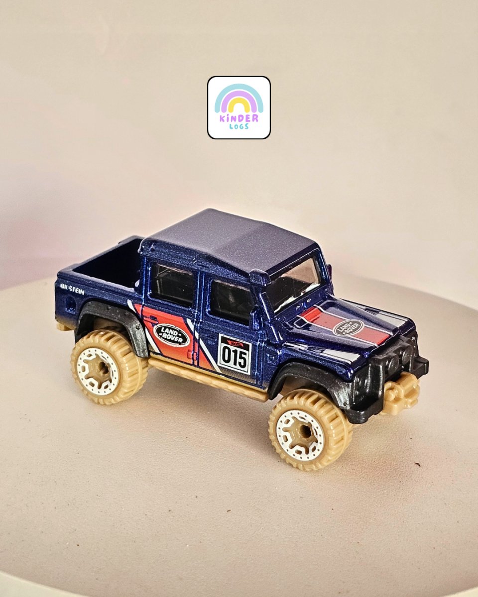 Hot Wheels 2015 Land Rover Defender Double Cab (Uncarded) - Kinder Logs