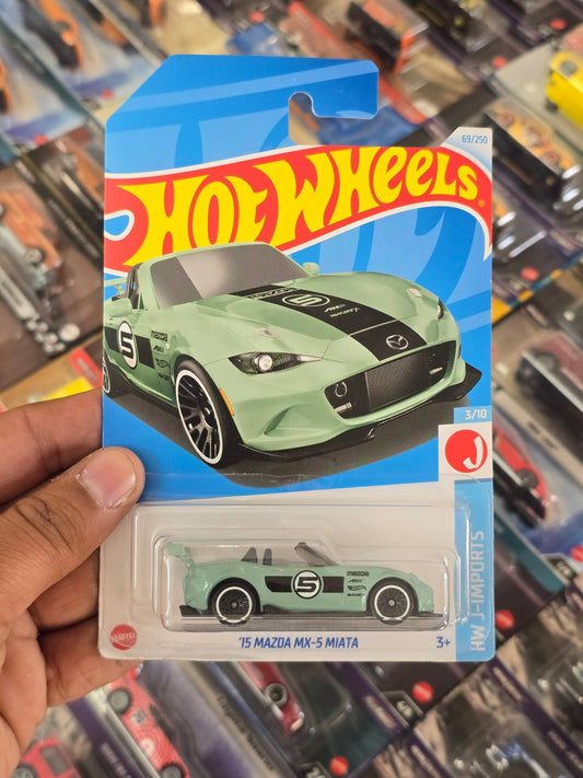 Hot Wheels 2015 Mazda MX - 5 Miata - Kinder Logs