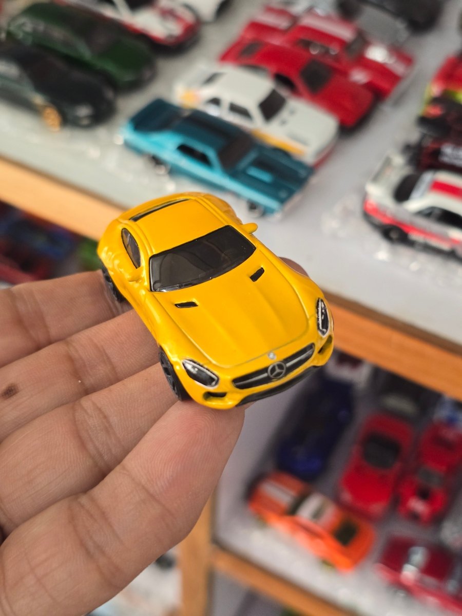 Hot Wheels 2015 Mercedes AMG GT - Gold (Uncarded) - Kinder Logs