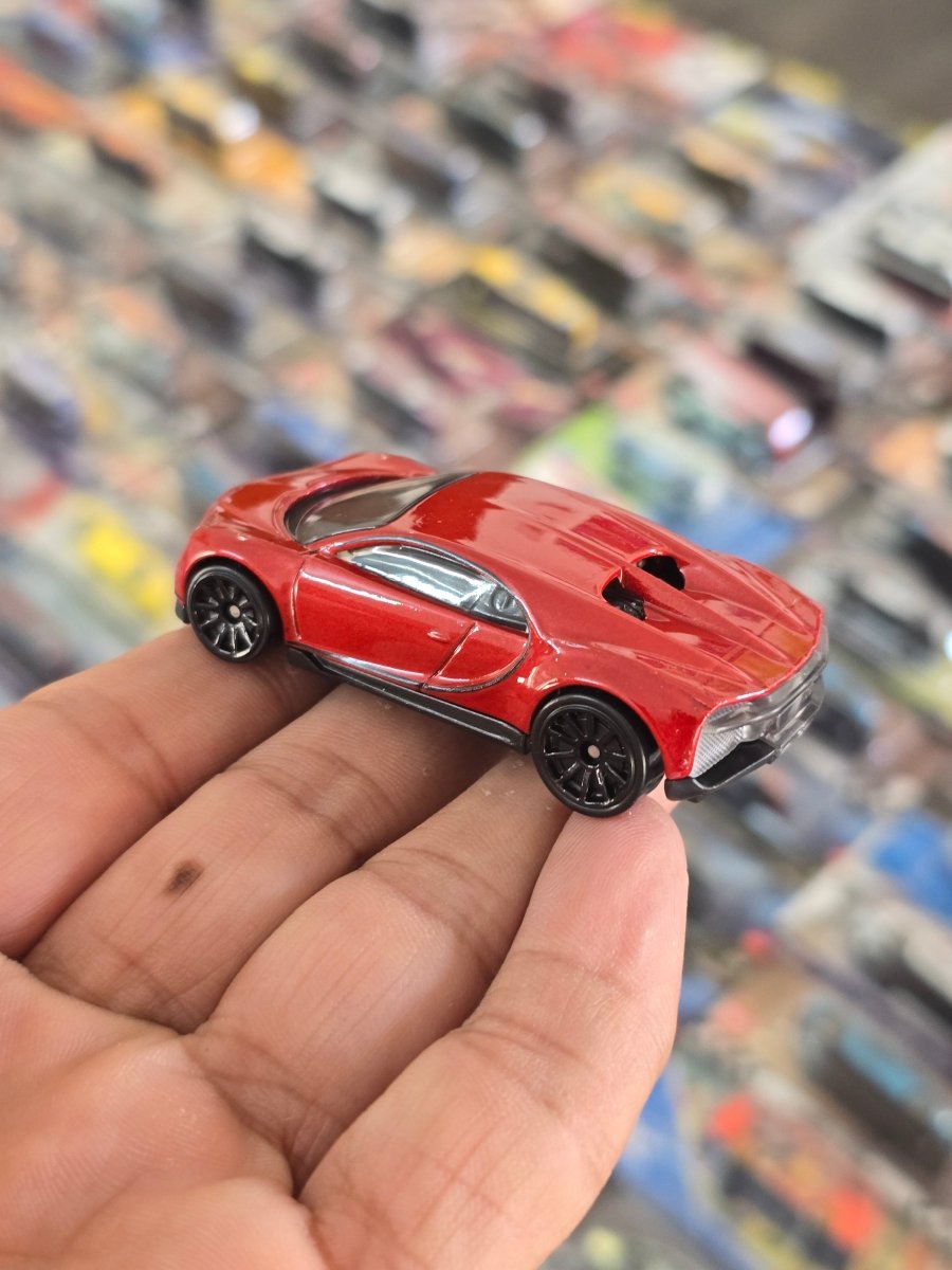 Hot Wheels 2016 Bugatti Chiron - Red (Uncarded) - Kinder Logs