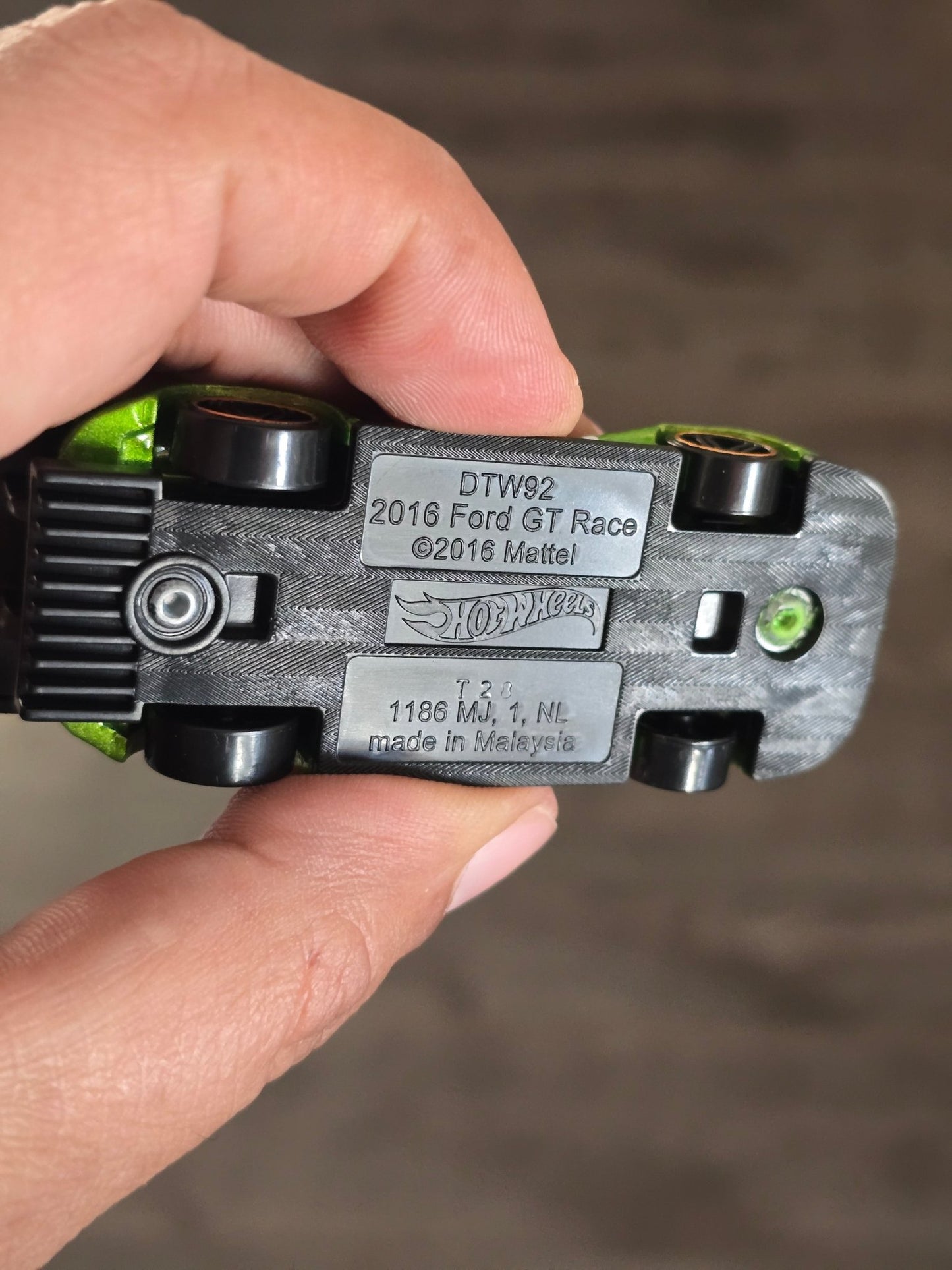 Hot Wheels 2016 Ford GT Race - Green (Pre - Owned) - Kinder Logs