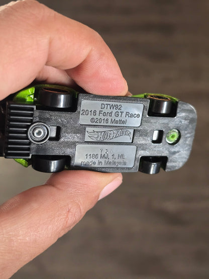 Hot Wheels 2016 Ford GT Race - Green (Pre - Owned) - Kinder Logs