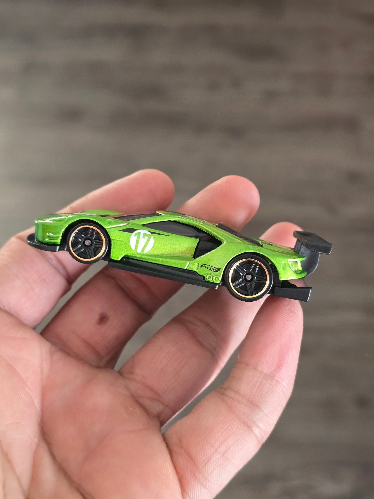 Hot Wheels 2016 Ford GT Race - Green (Pre - Owned) - Kinder Logs