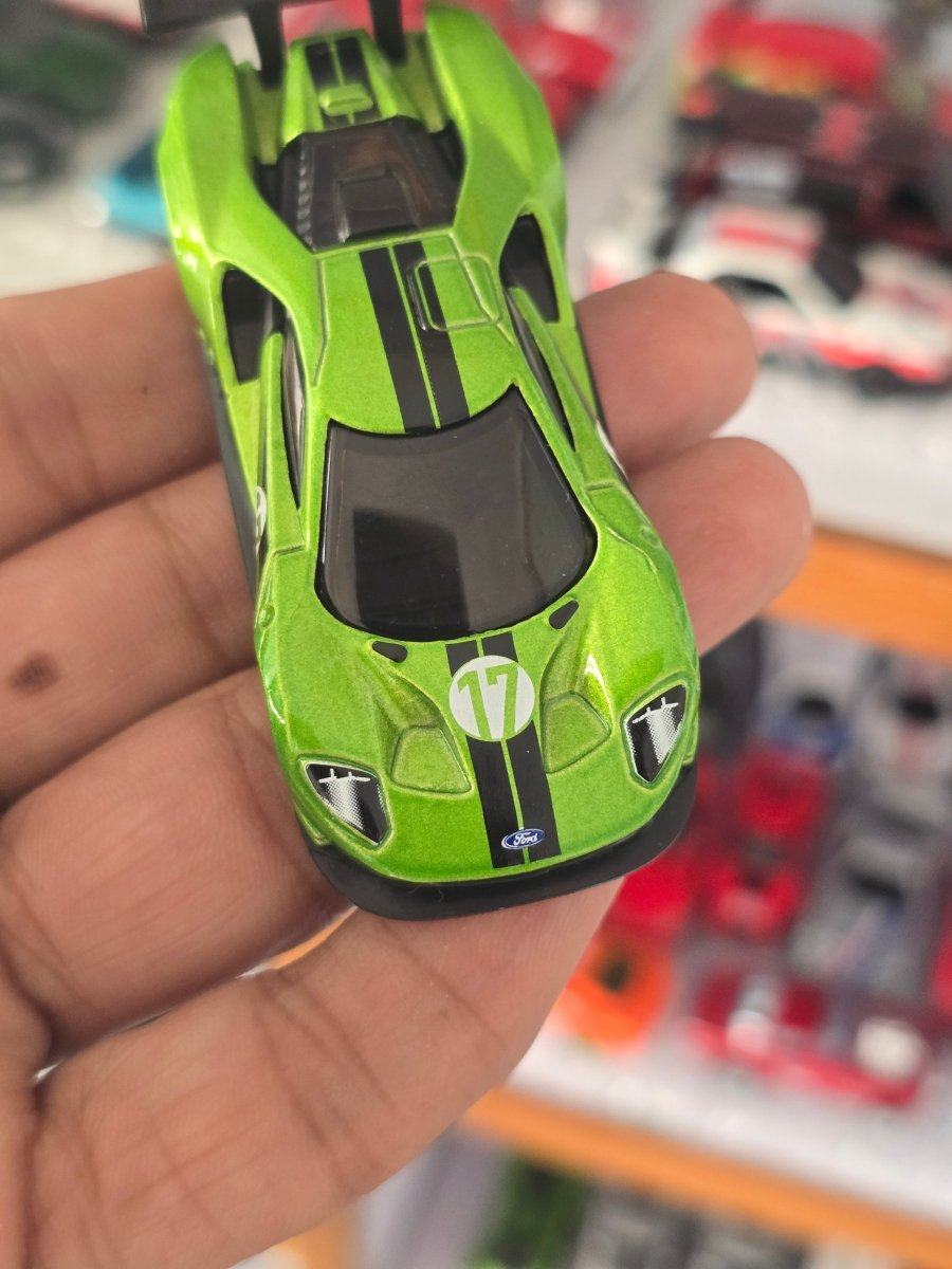 Hot Wheels 2016 Ford GT Race - Green (Uncarded) - Kinder Logs