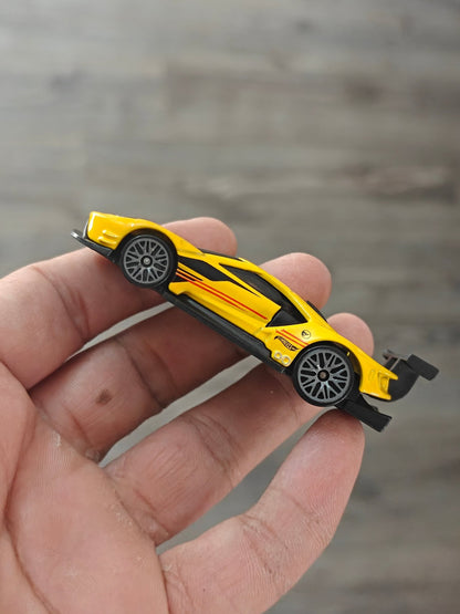 Hot Wheels 2016 Ford GT Race - Yellow (Uncarded - New) - Kinder Logs