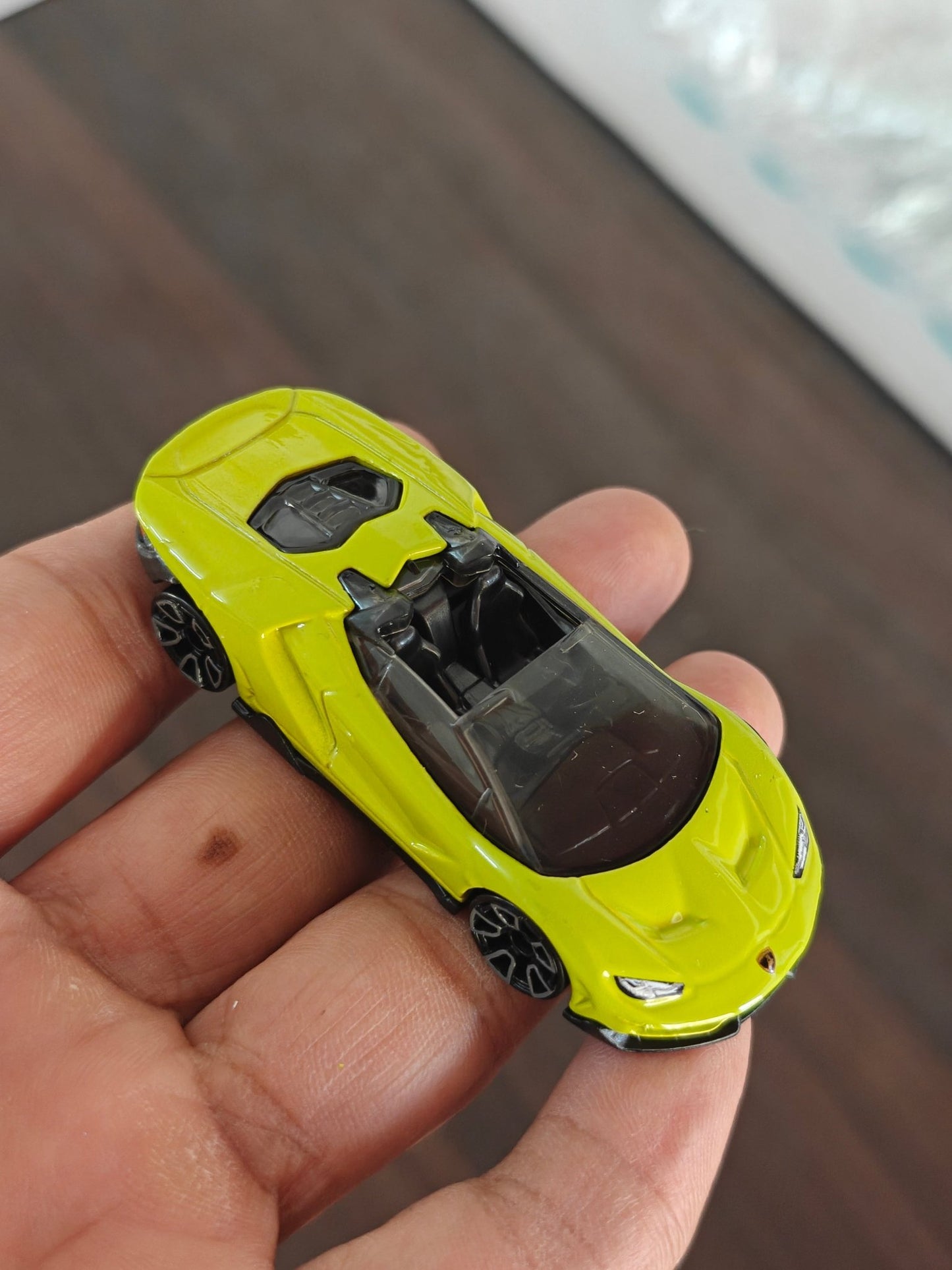 Hot Wheels 2016 Lamborghini Centenario Roadster - Green (Uncarded - New) - Kinder Logs