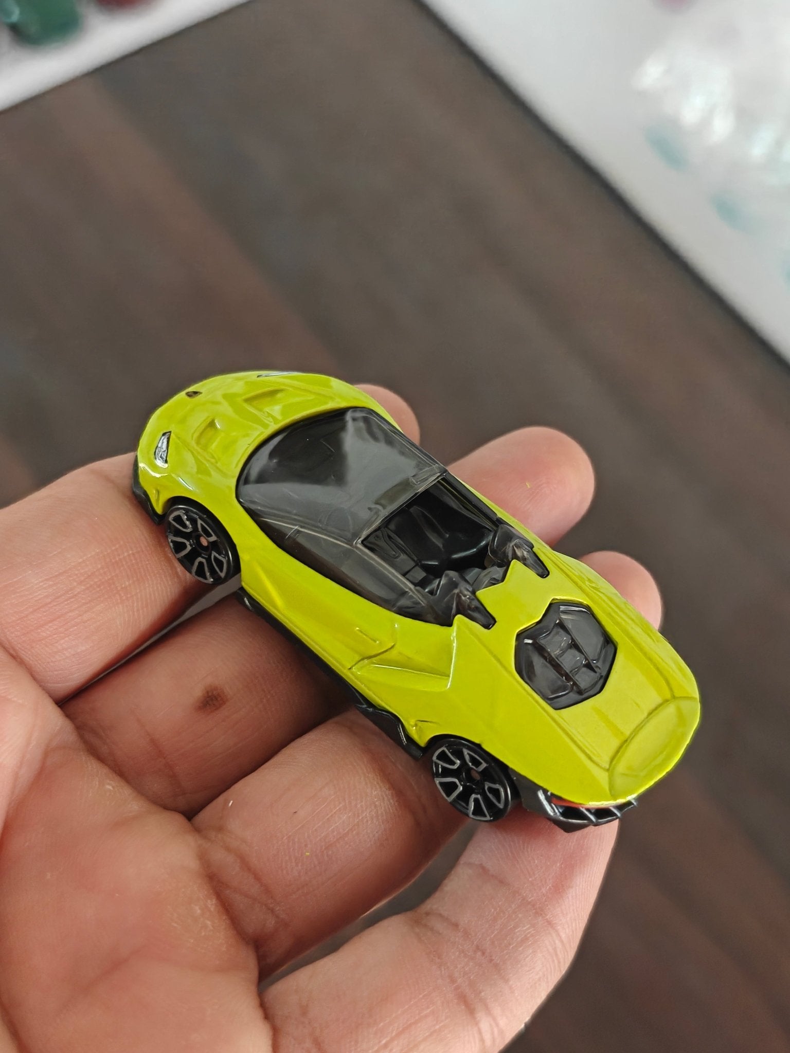 Hot Wheels 2016 Lamborghini Centenario Roadster - Green (Uncarded - New) - Kinder Logs
