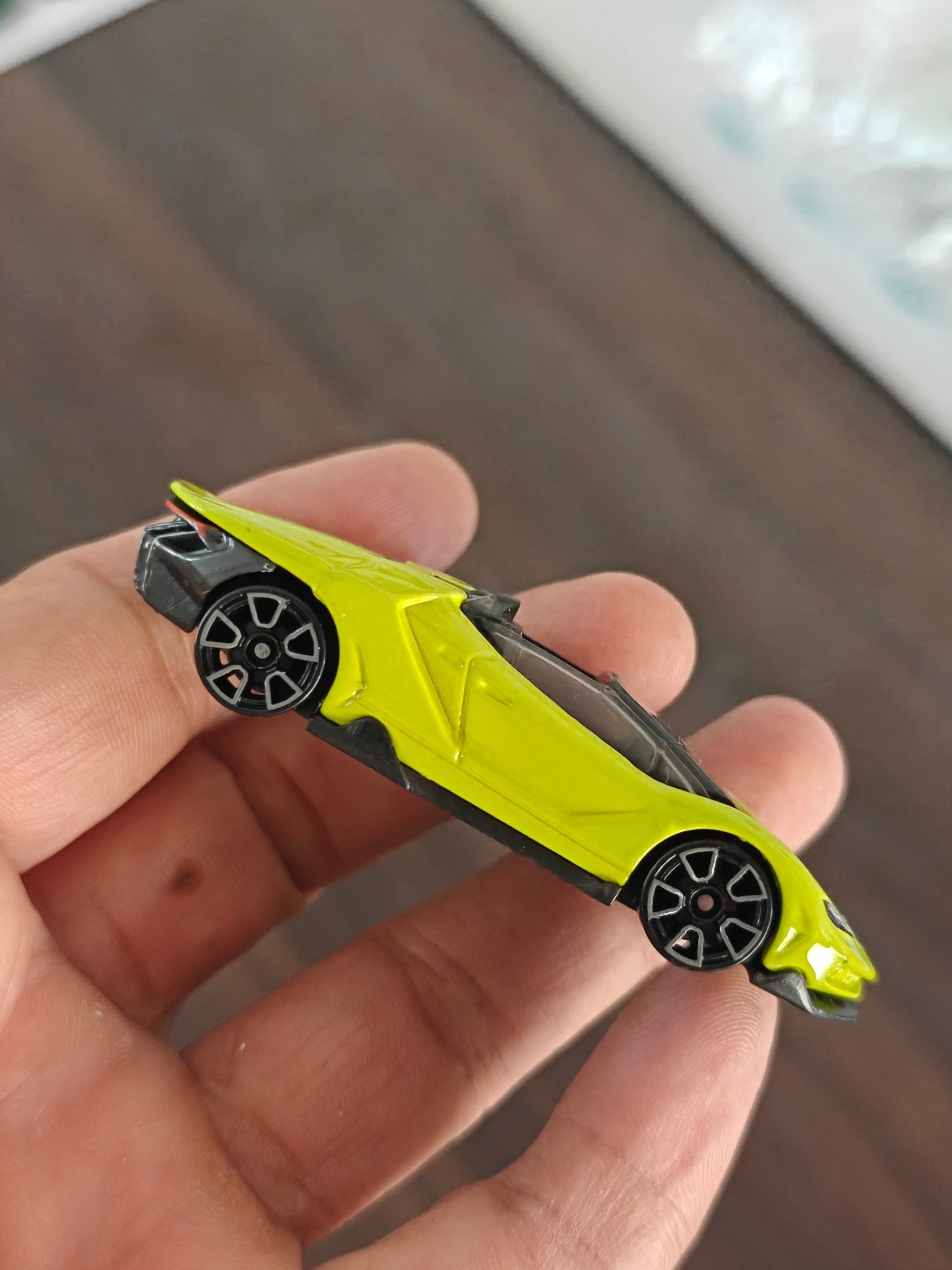 Hot Wheels 2016 Lamborghini Centenario Roadster - Green (Uncarded - New) - Kinder Logs