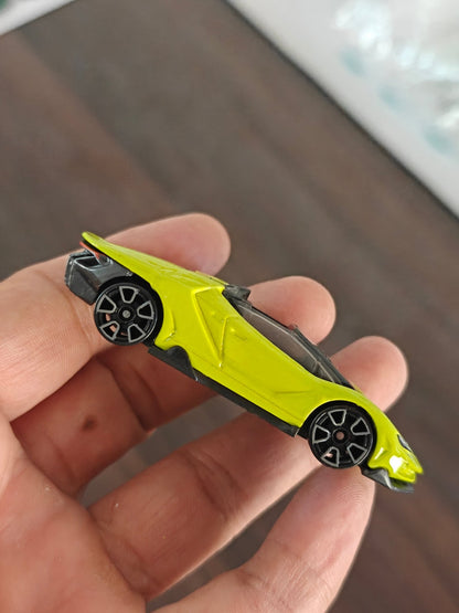 Hot Wheels 2016 Lamborghini Centenario Roadster - Green (Uncarded - New) - Kinder Logs
