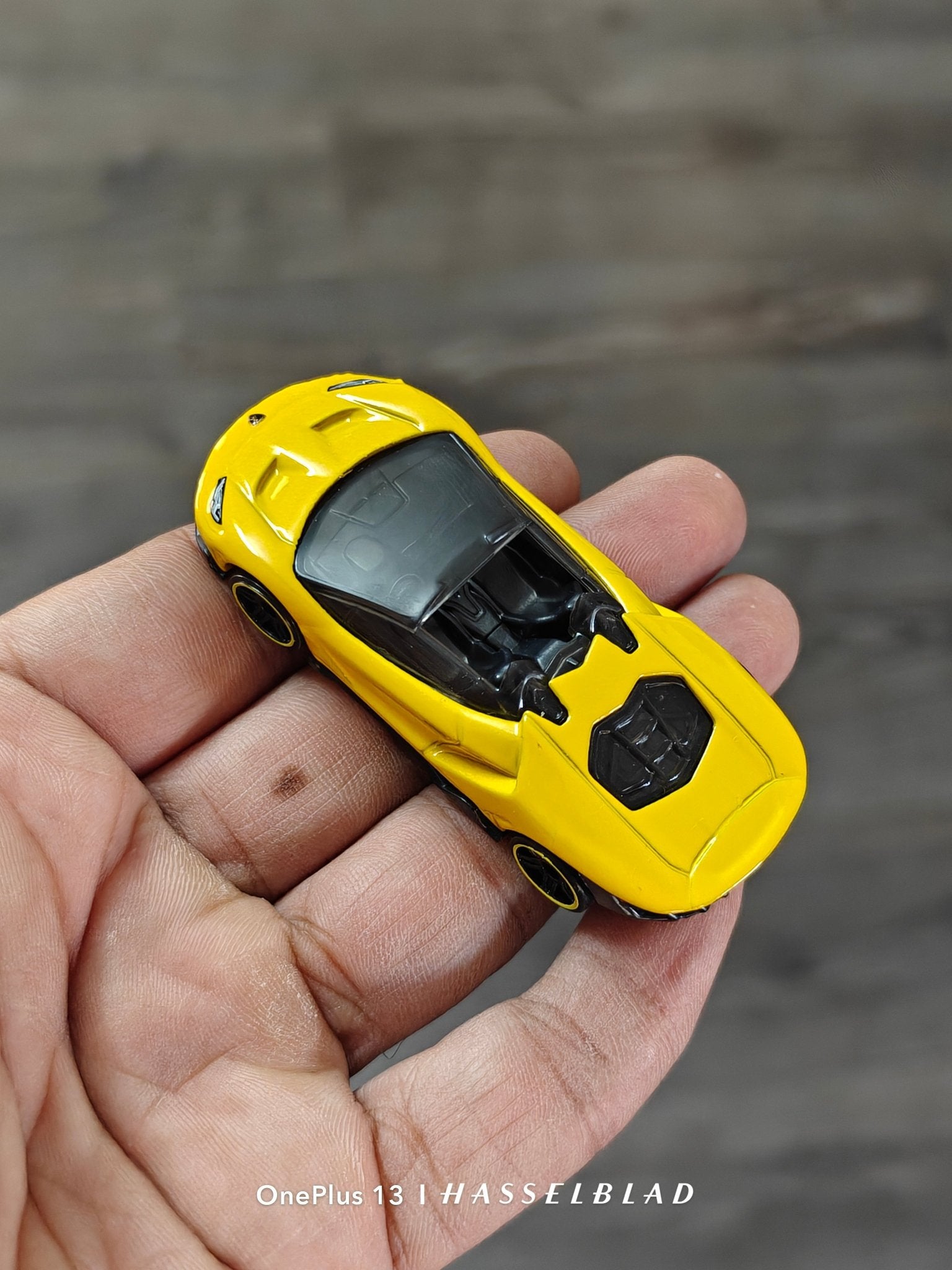 Hot Wheels 2016 Lamborghini Centenario Roadster - Yellow (Uncarded - New) - Kinder Logs