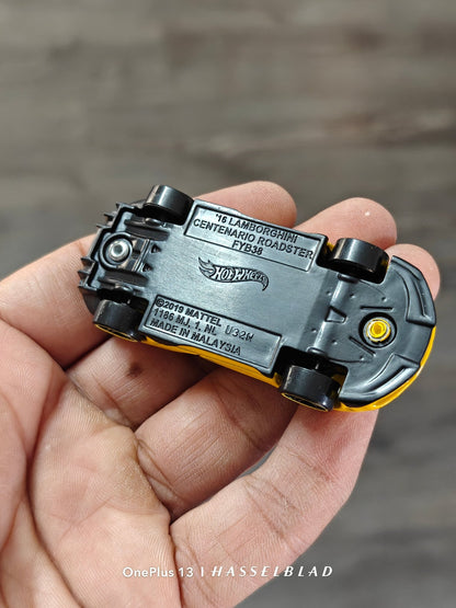 Hot Wheels 2016 Lamborghini Centenario Roadster - Yellow (Uncarded - New) - Kinder Logs