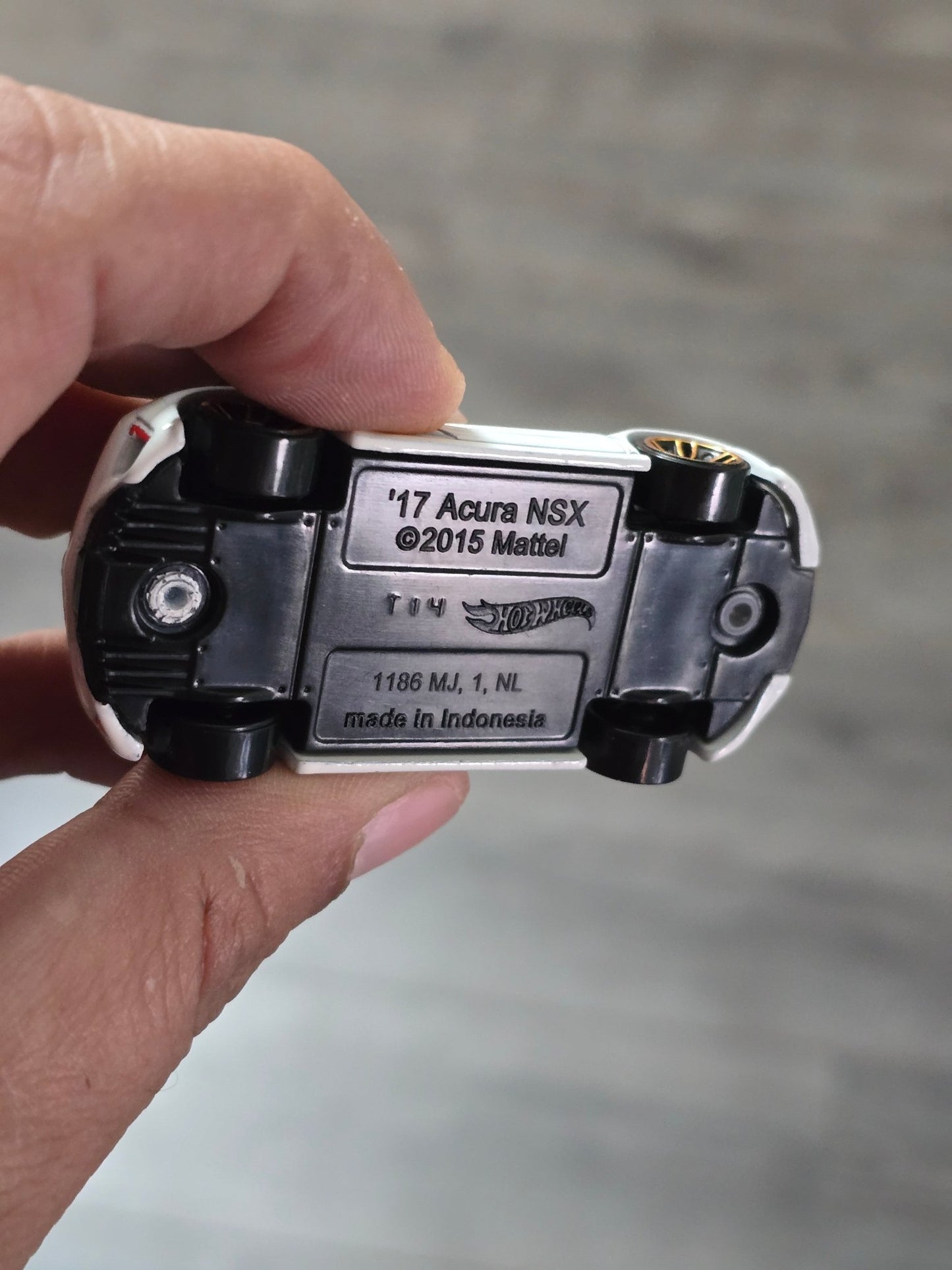 Hot Wheels 2017 Acura NSX - White (Uncarded - New) - Kinder Logs