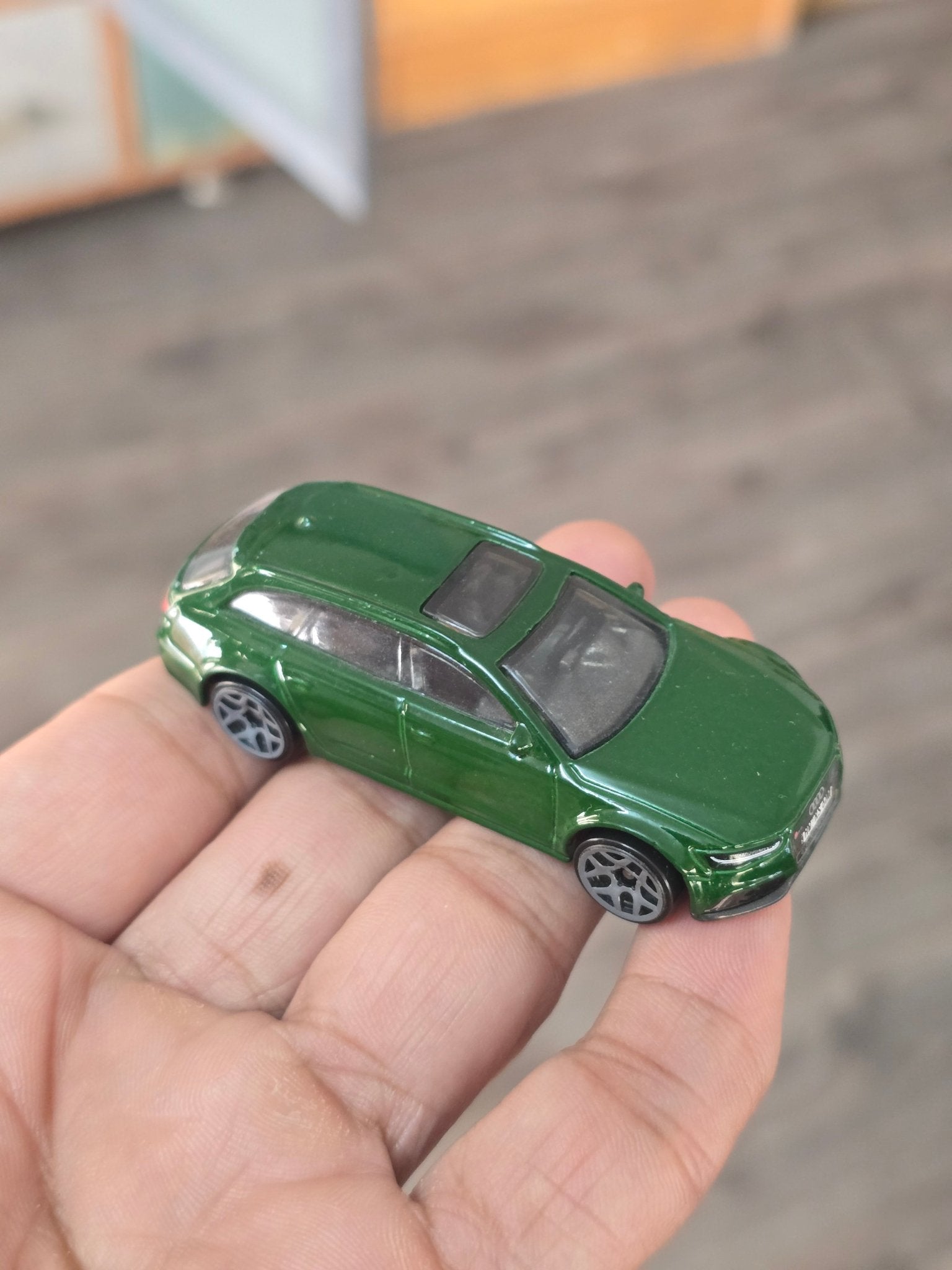 Hot Wheels 2017 Audi RS6 Avant (Pre - Owned) - Kinder Logs