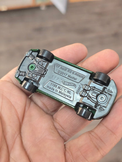 Hot Wheels 2017 Audi RS6 Avant (Pre - Owned) - Kinder Logs