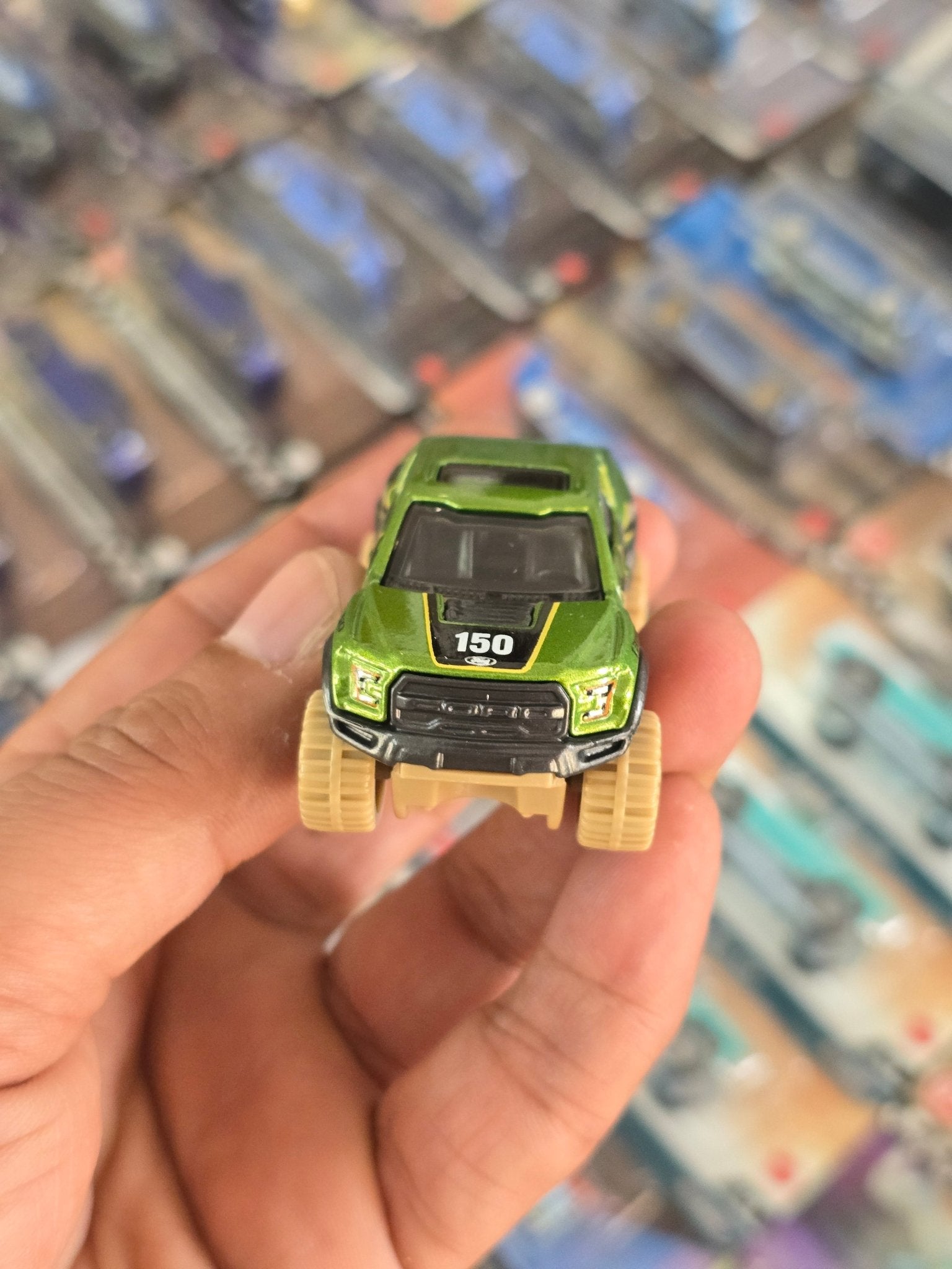 Hot Wheels 2017 Ford F150 Raptor (Uncarded) - Kinder Logs