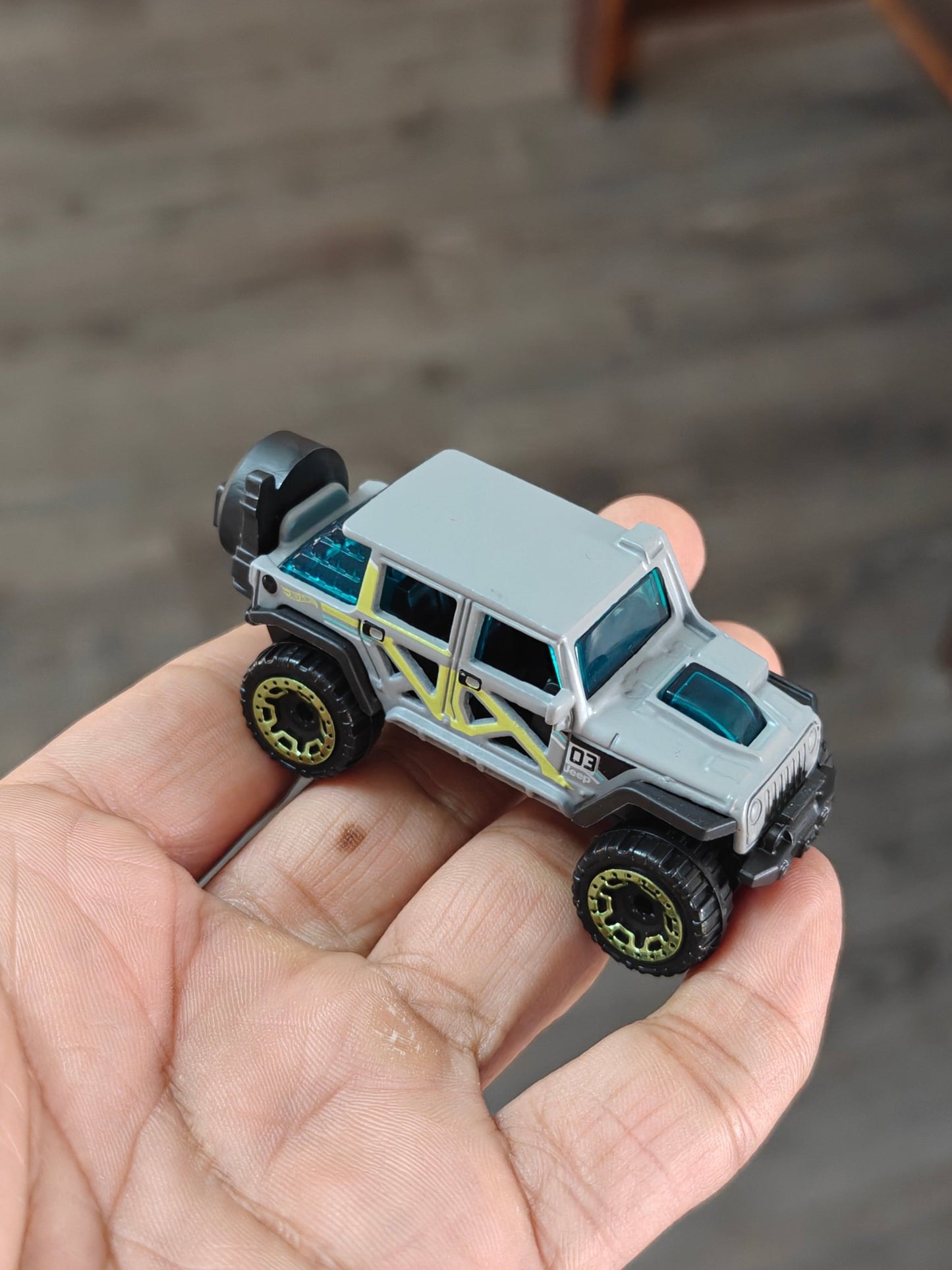 Hot Wheels 2017 Jeep Wrangler - Grey (Uncarded - New) - Kinder Logs