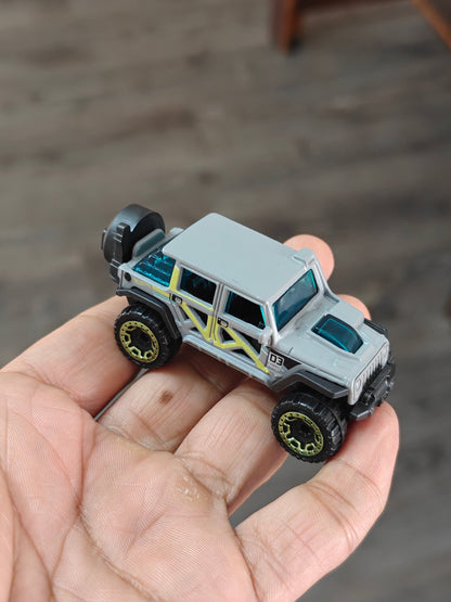 Hot Wheels 2017 Jeep Wrangler - Grey (Uncarded - New) - Kinder Logs