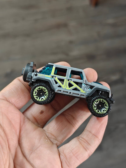 Hot Wheels 2017 Jeep Wrangler - Grey (Uncarded - New) - Kinder Logs