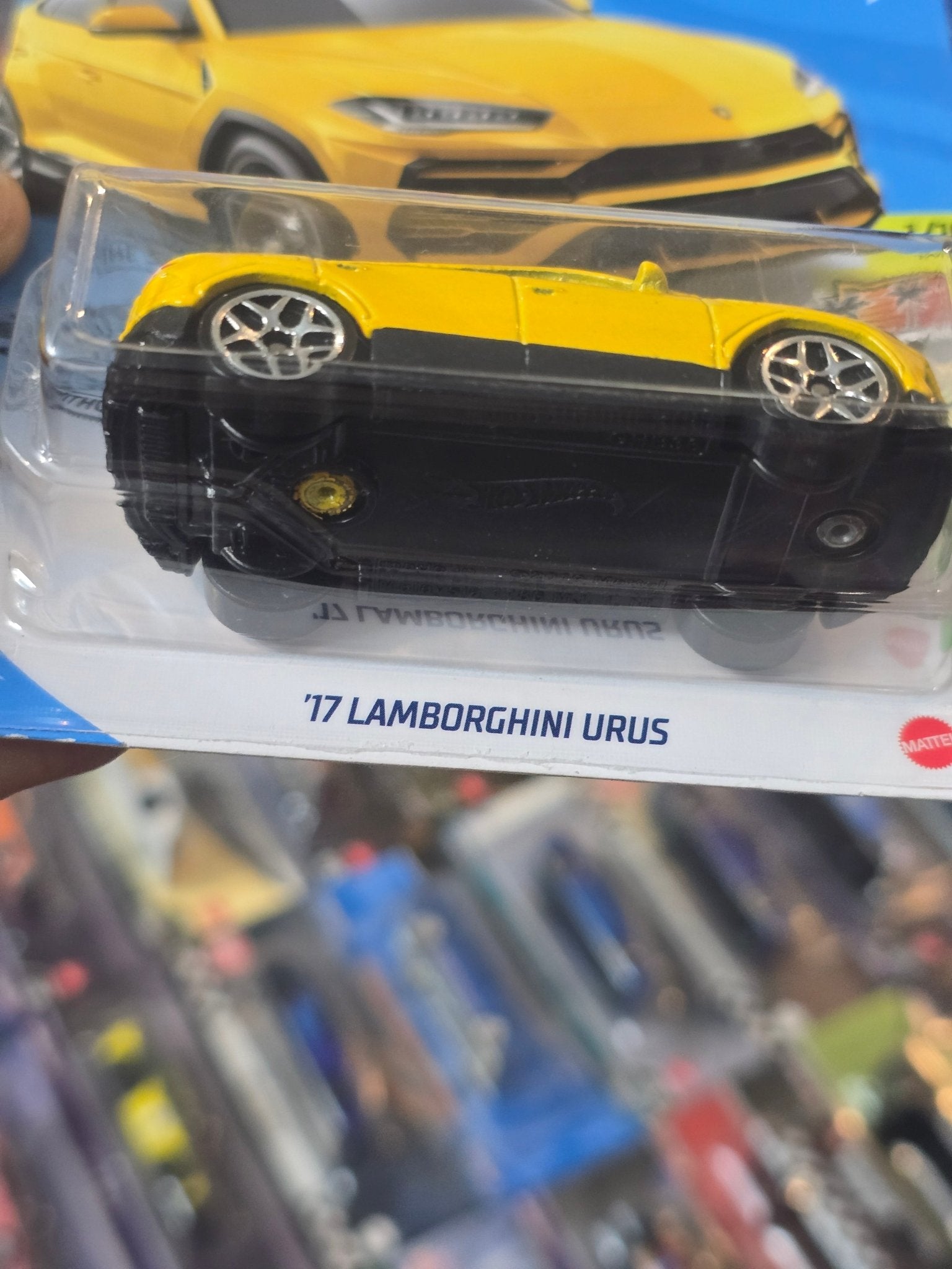 Hot Wheels 2017 Lamborghini Urus - Yellow (2018 Imported Card) - Kinder Logs