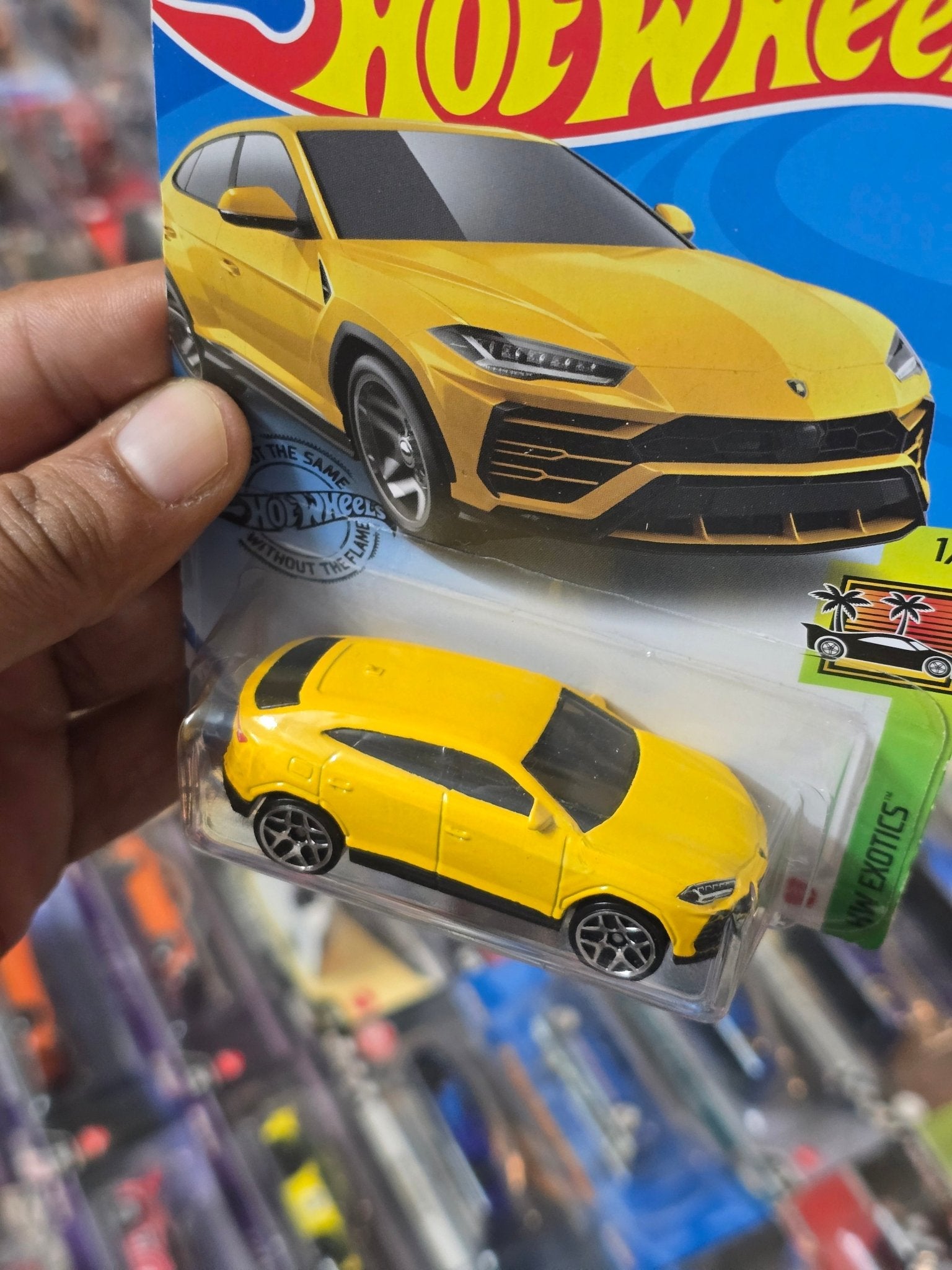 Hot Wheels 2017 Lamborghini Urus - Yellow (2018 Imported Card) - Kinder Logs