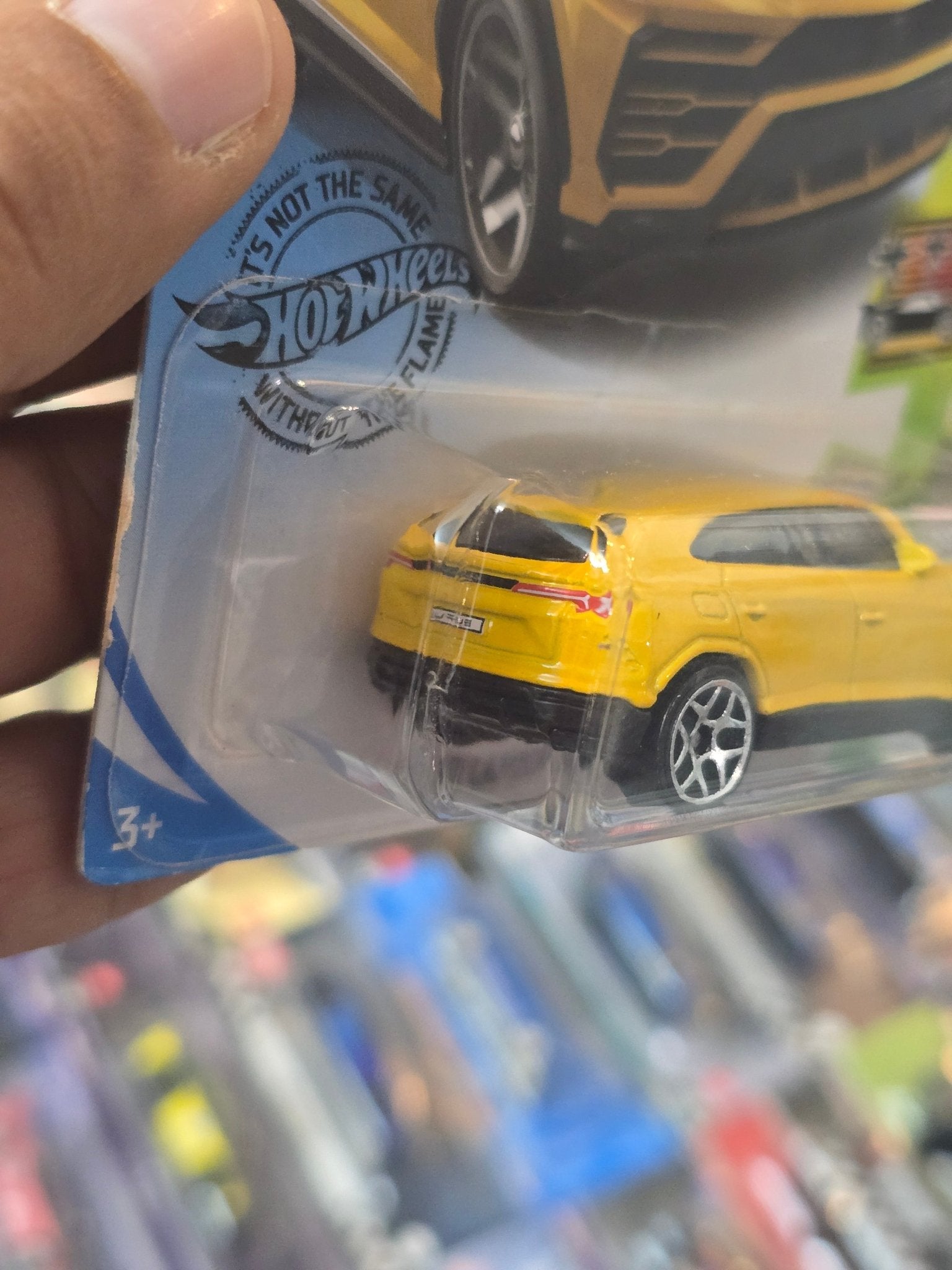 Hot Wheels 2017 Lamborghini Urus - Yellow (2018 Imported Card) - Kinder Logs