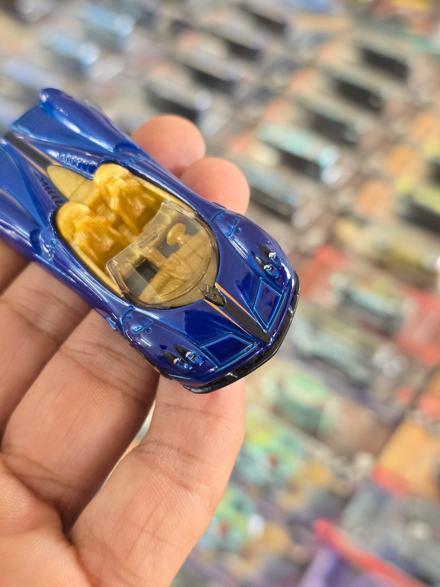 Hot Wheels 2017 Pagani Huayra Roadster - Blue (Uncarded) - Kinder Logs