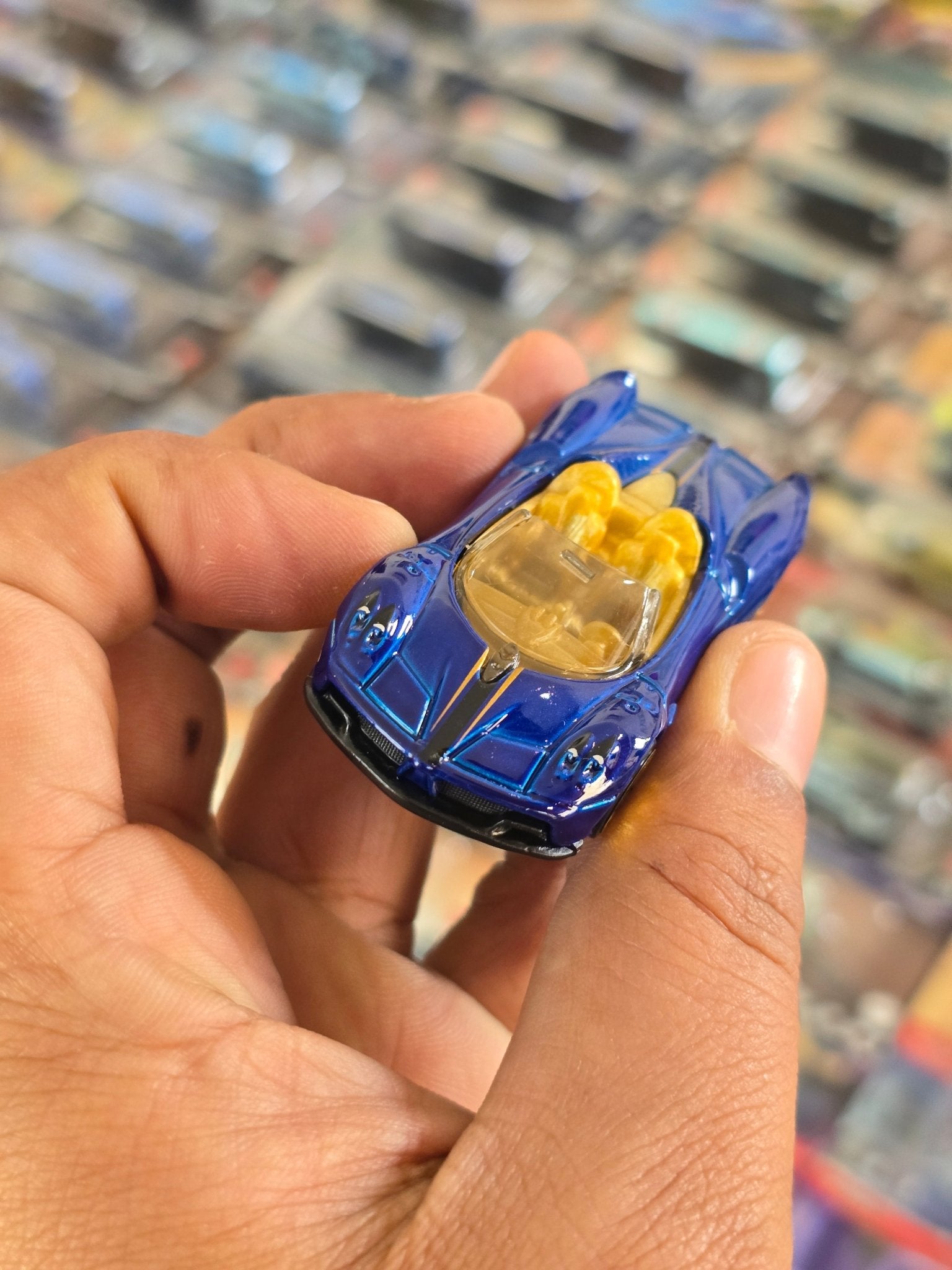 Hot Wheels 2017 Pagani Huayra Roadster - Blue (Uncarded) - Kinder Logs