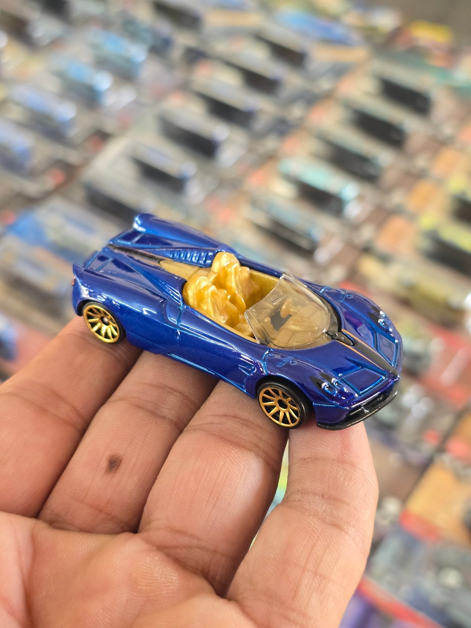Hot Wheels 2017 Pagani Huayra Roadster - Blue (Uncarded) - Kinder Logs