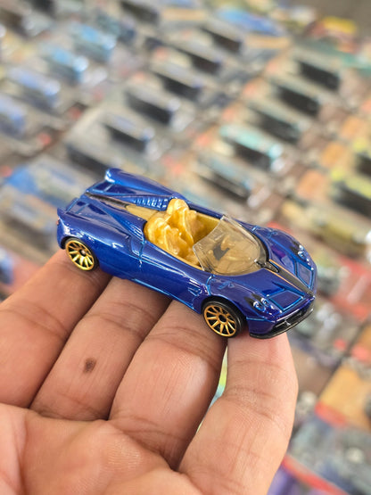 Hot Wheels 2017 Pagani Huayra Roadster - Blue (Uncarded) - Kinder Logs