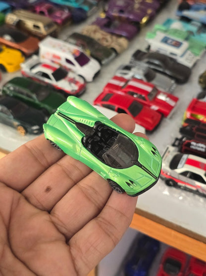 Hot Wheels 2017 Pagani Huayra Roadster - Green (Uncarded) - Kinder Logs