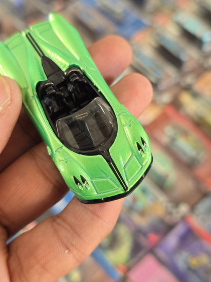 Hot Wheels 2017 Pagani Huayra Roadster - Green (Uncarded) - Kinder Logs
