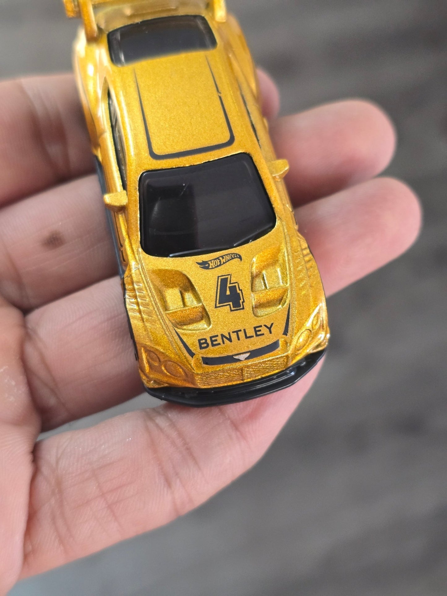 Hot Wheels 2018 Bentley Continental GT3 - Gold (Uncarded - New) - Kinder Logs
